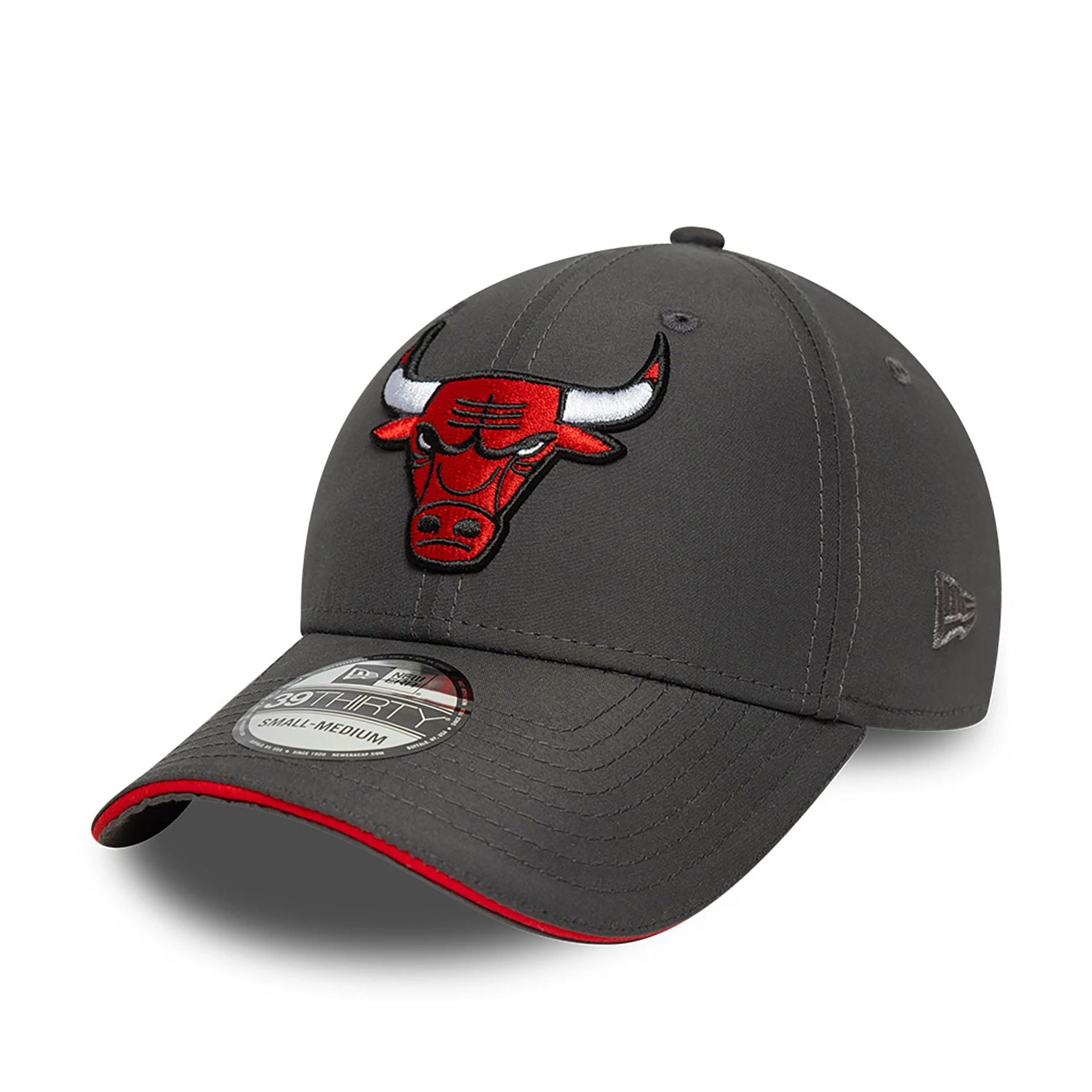 This is a Chicago Bulls Team Colour Dark Grey 39THIRTY Stretch-Fit Cap 1