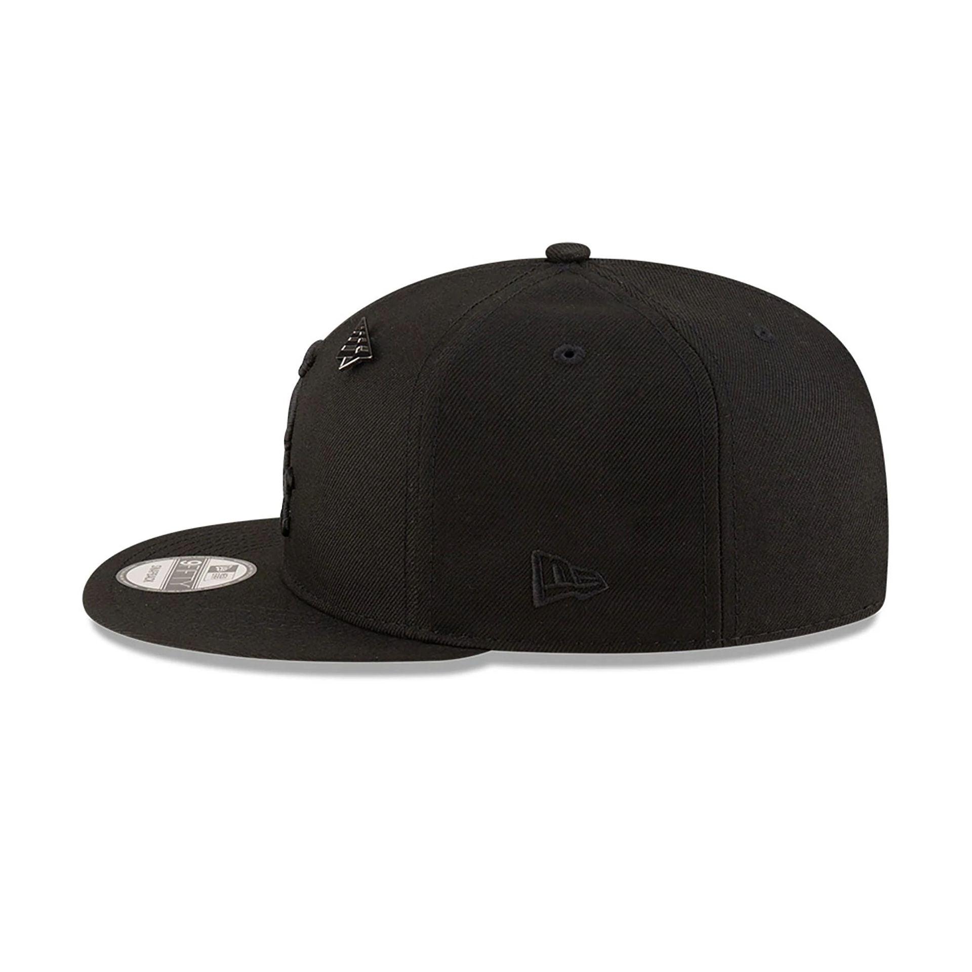 This is a Chicago White Sox Paper Planes x MLB Black 9FIFTY Snapback Cap 7