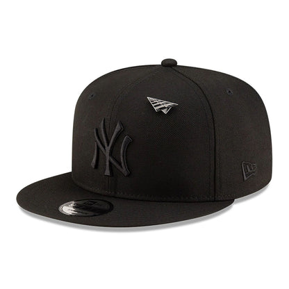 This is a New York Yankees Paper Planes x MLB Black 9FIFTY Snapback Cap 1