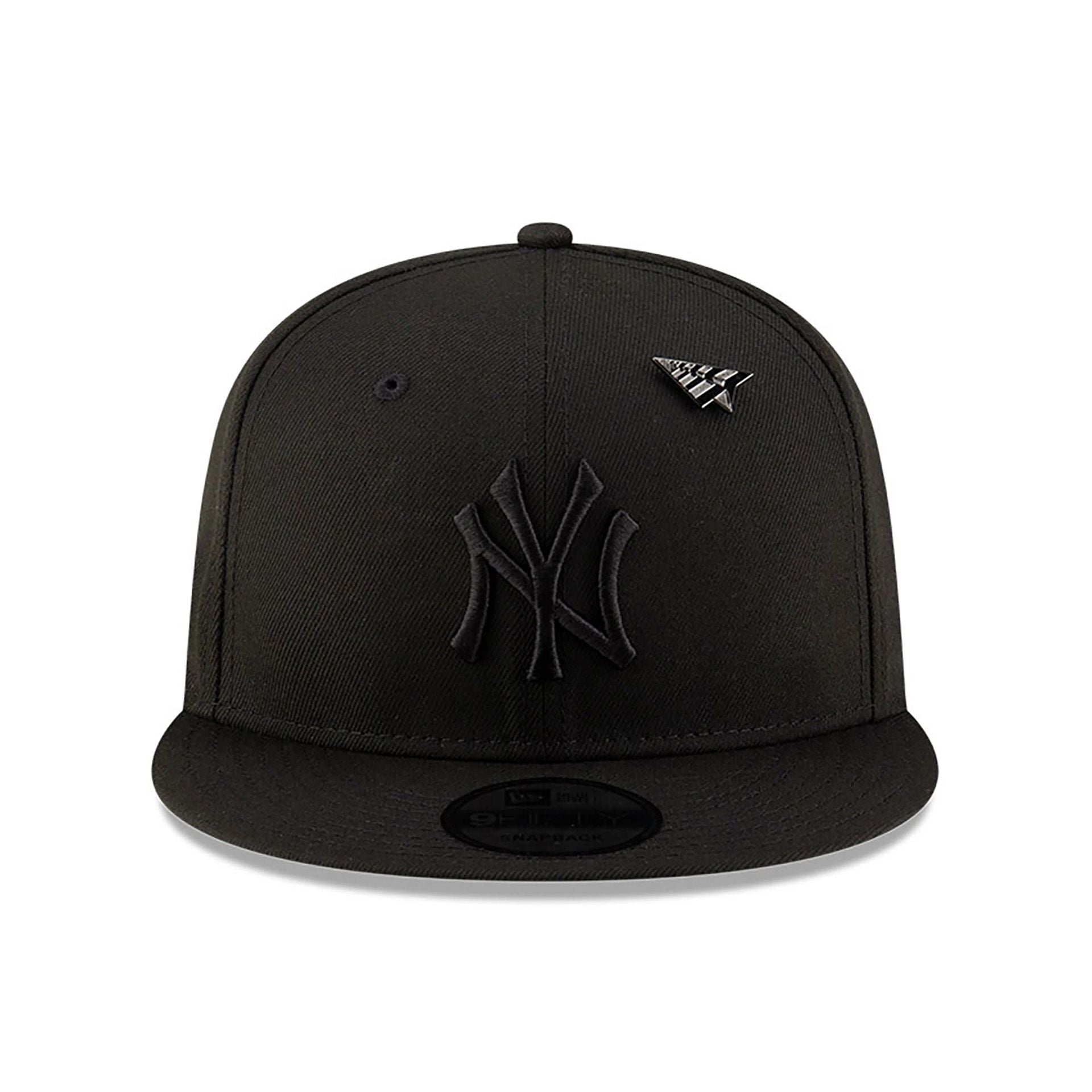 This is a New York Yankees Paper Planes x MLB Black 9FIFTY Snapback Cap 3