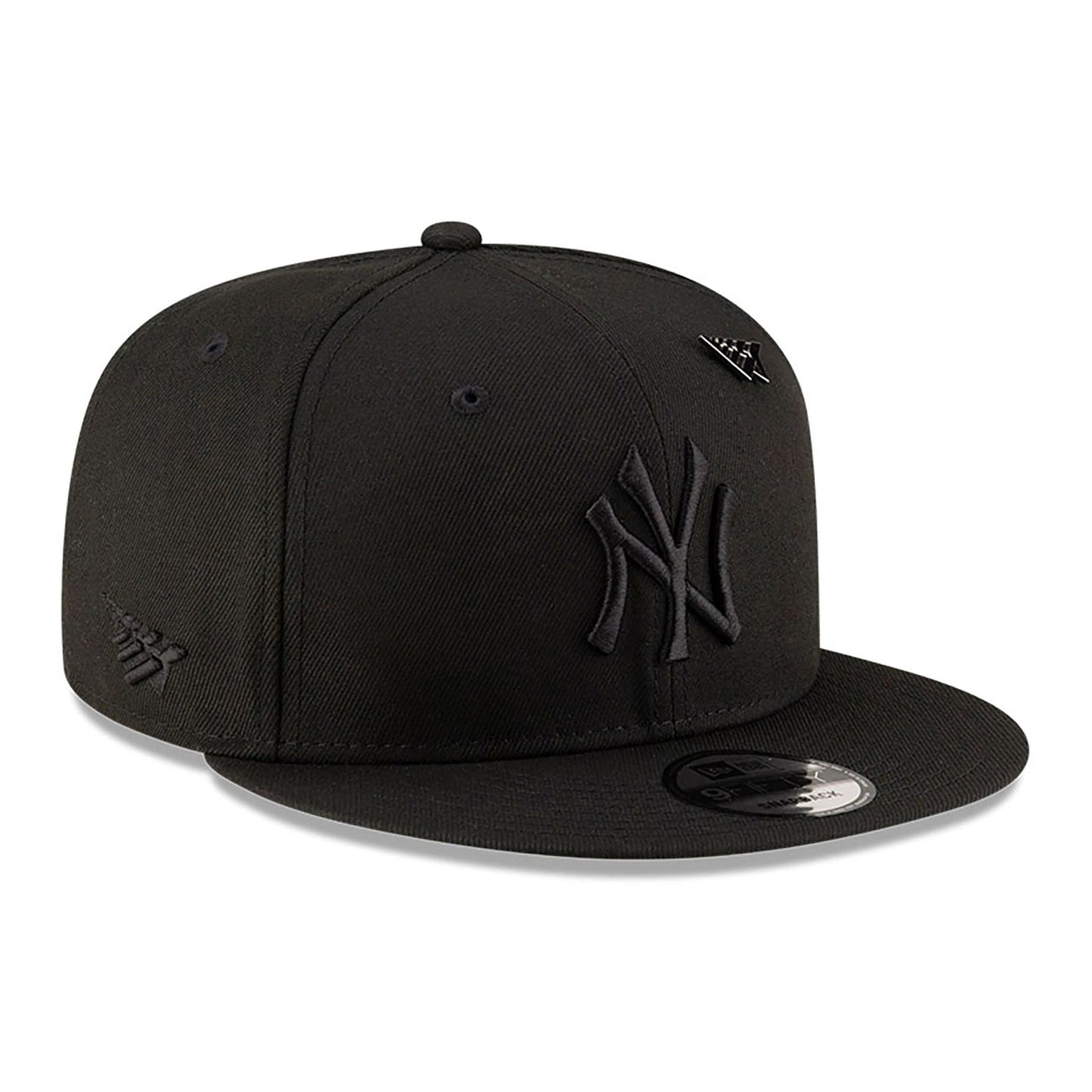 This is a New York Yankees Paper Planes x MLB Black 9FIFTY Snapback Cap 4