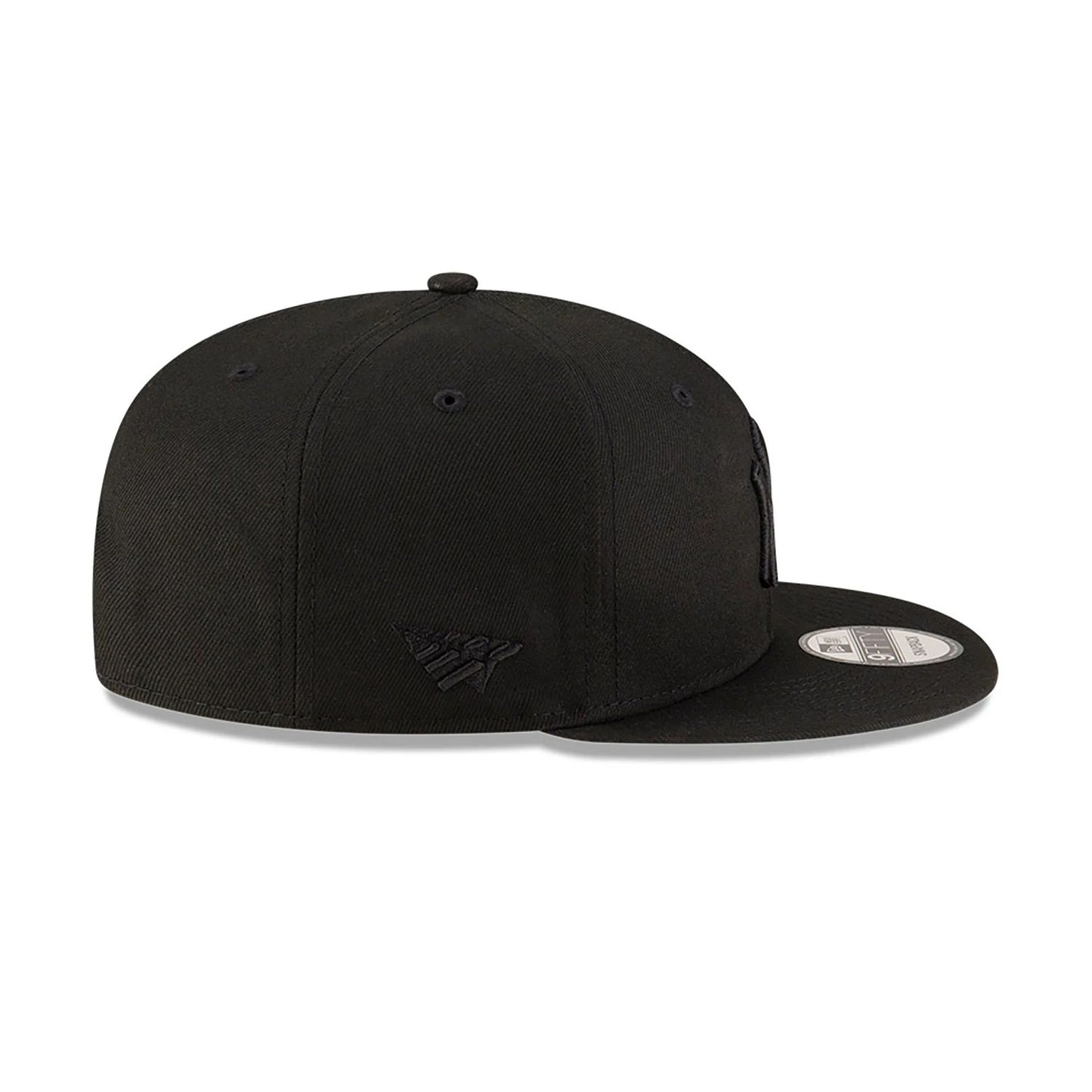 This is a New York Yankees Paper Planes x MLB Black 9FIFTY Snapback Cap 6