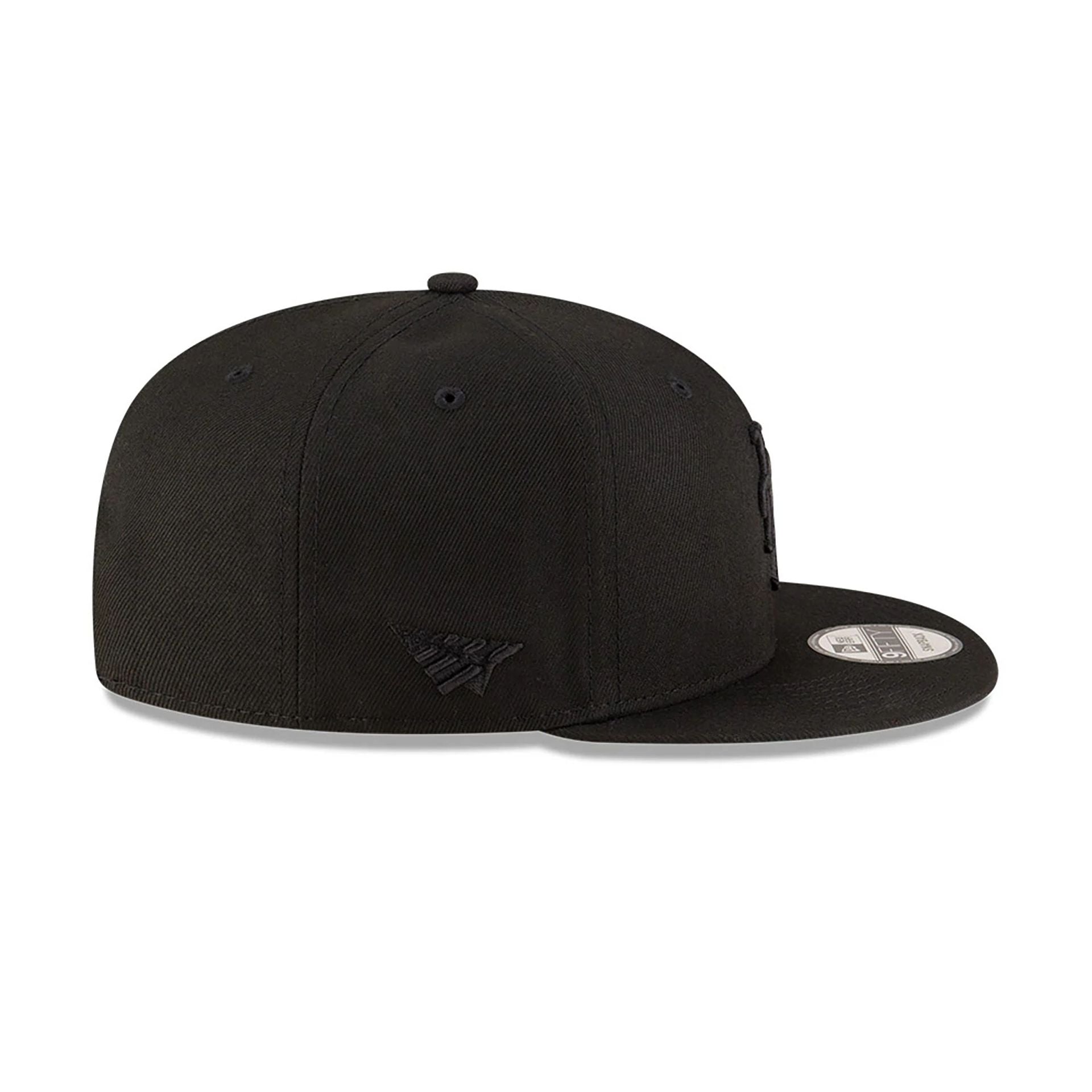 This is a New York Mets Paper Planes x MLB Black 9FIFTY Snapback Cap 5