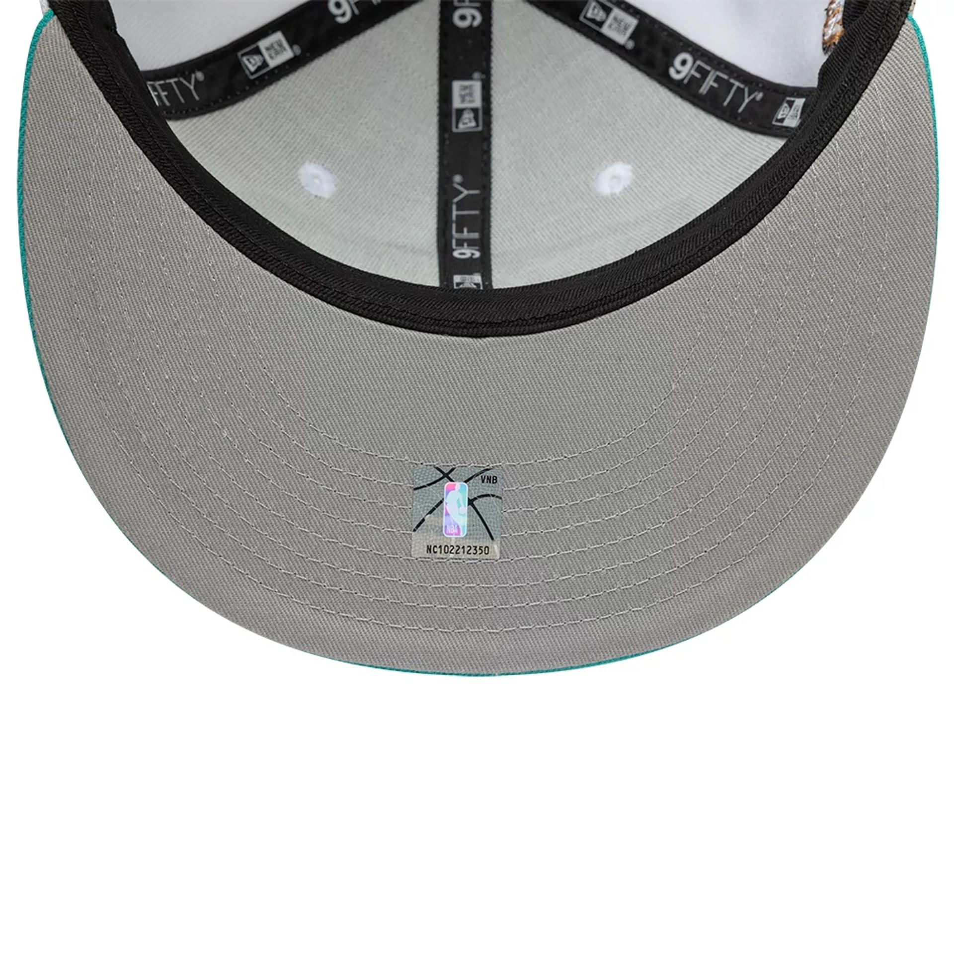 This is a Memphis Grizzlies NBA Classic White 9FIFTY Snapback Adjustable Cap 2