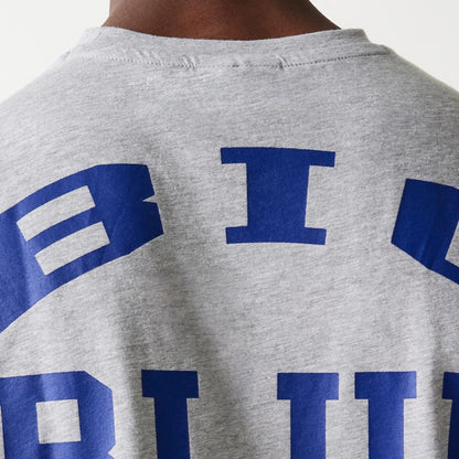 The Male model is wearing New York Giants NFL Games Square Arch Grey Oversized T-Shirt 5