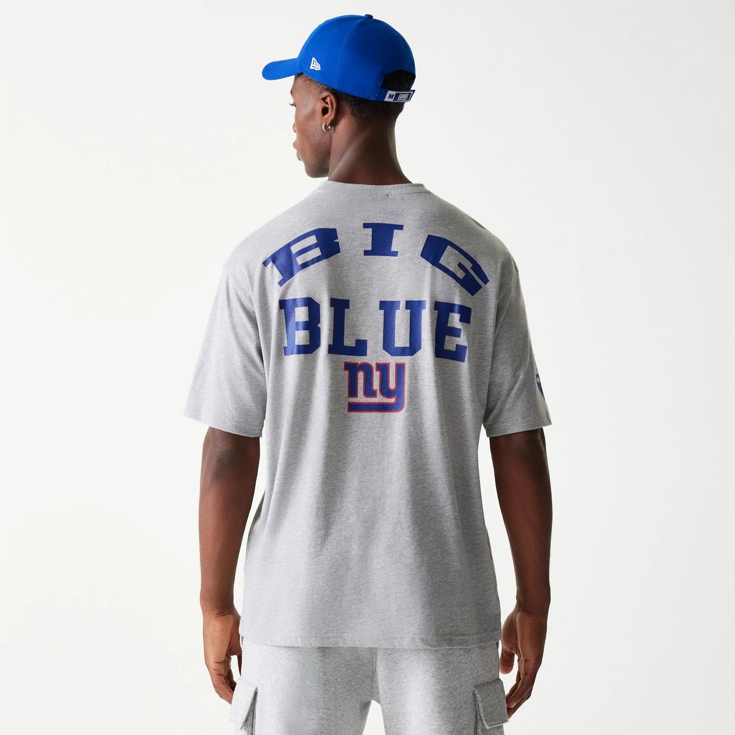 The Male model is wearing New York Giants NFL Games Square Arch Grey Oversized T-Shirt 7