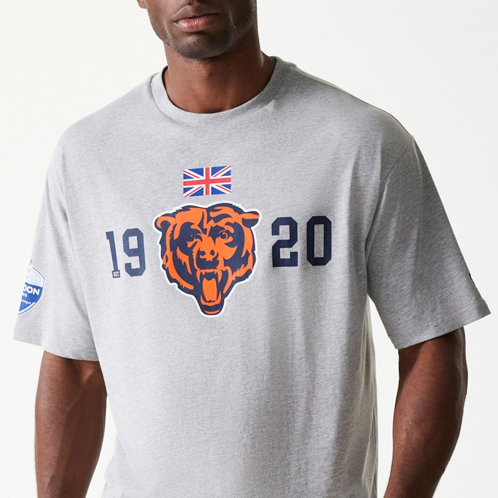 The Male model is wearing Chicago Bears NFL Games Square Arch Grey Oversized T-Shirt 2