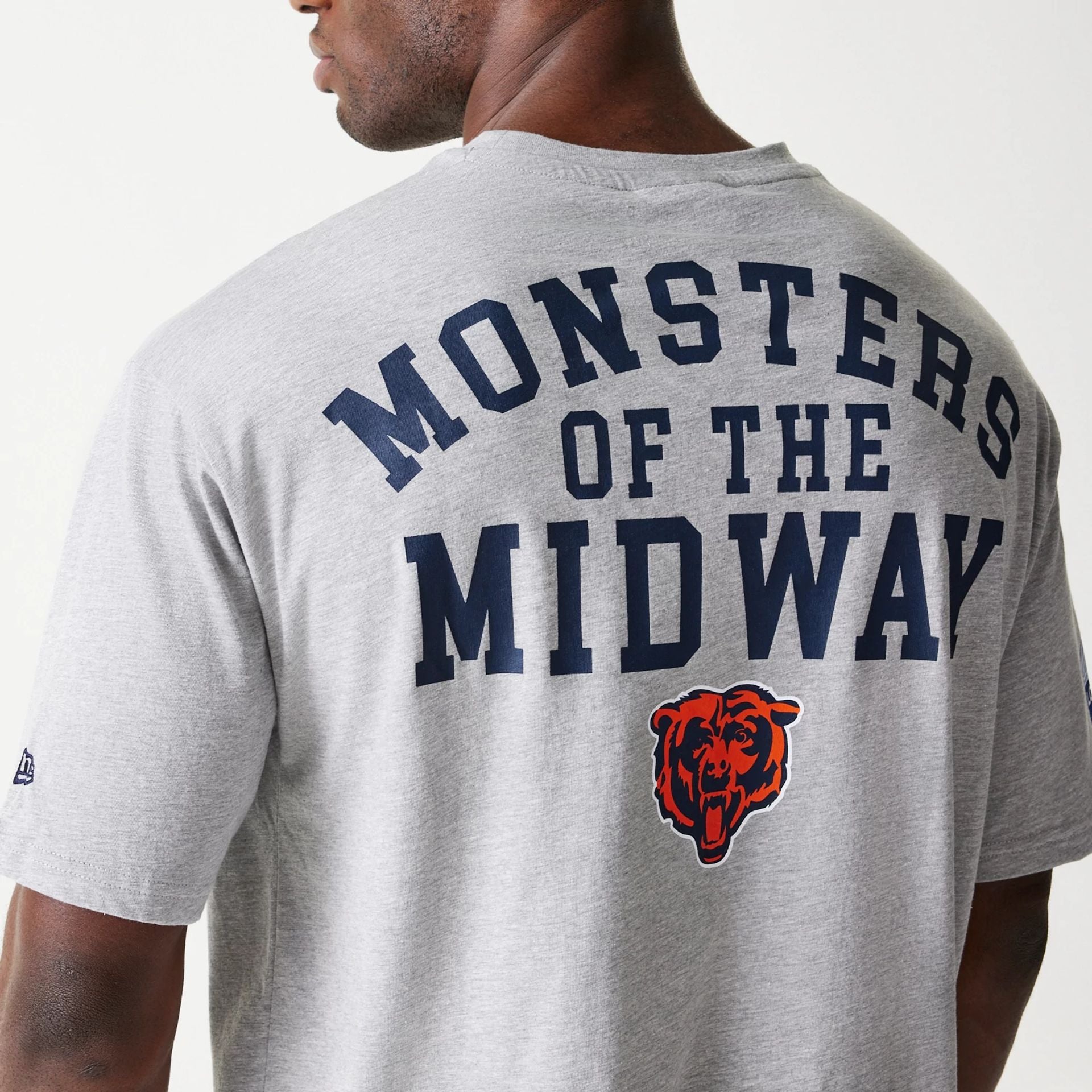 The Male model is wearing Chicago Bears NFL Games Square Arch Grey Oversized T-Shirt 3