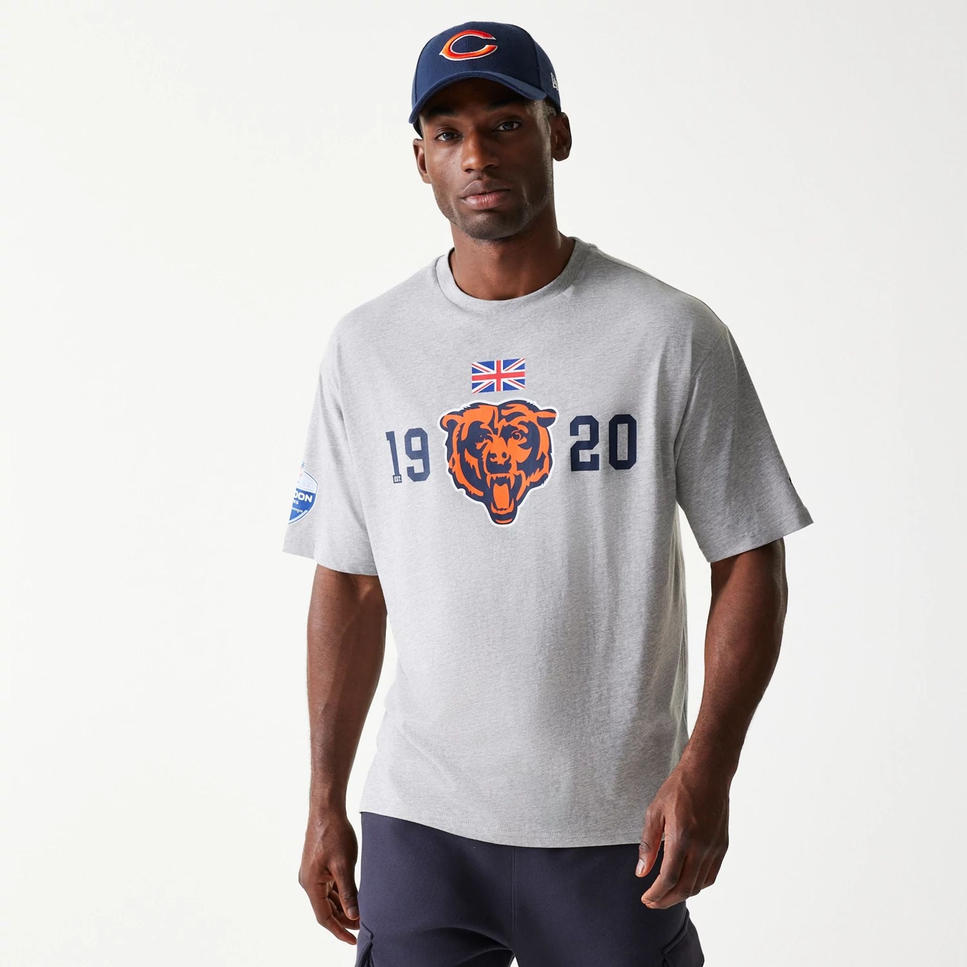 The Male model is wearing Chicago Bears NFL Games Square Arch Grey Oversized T-Shirt 1