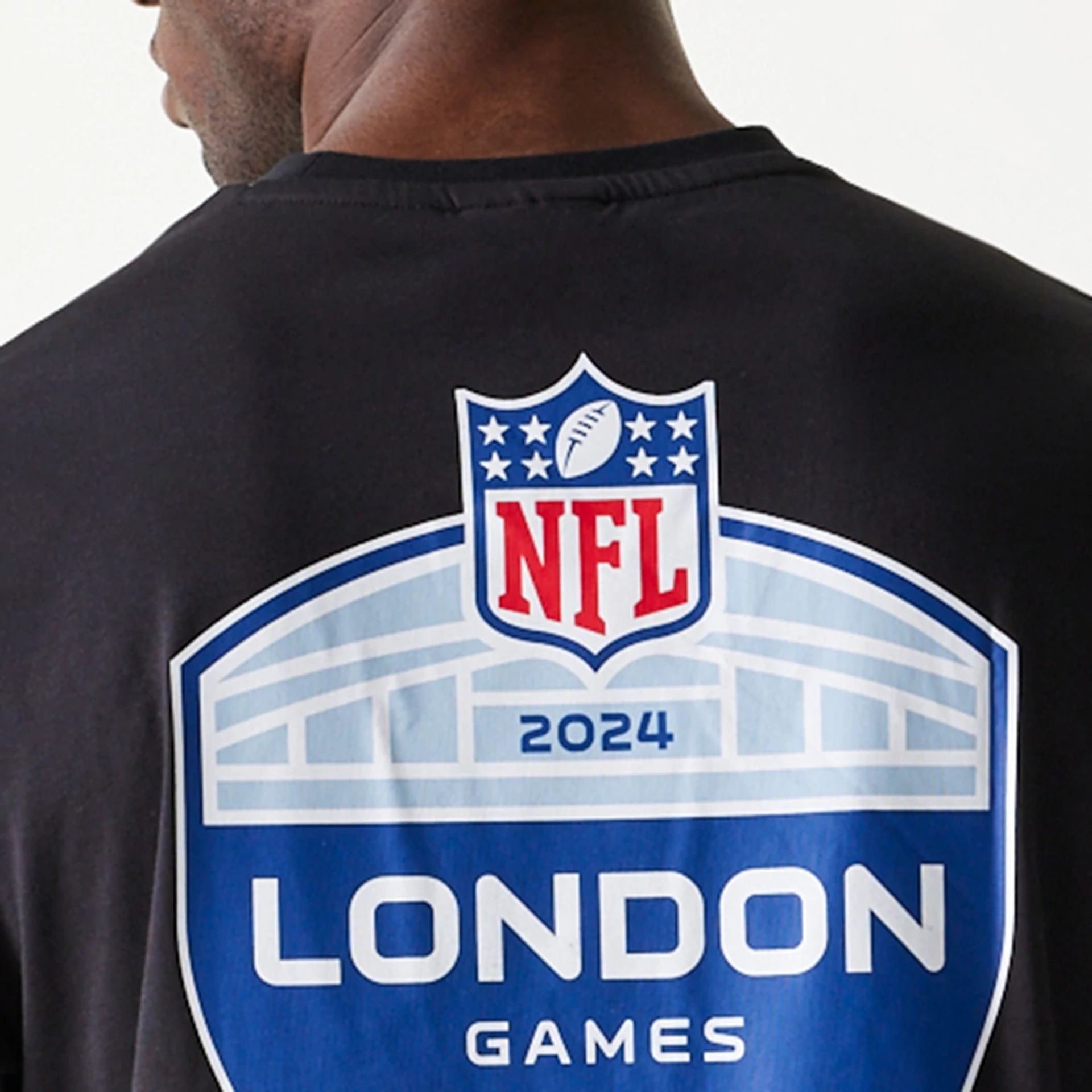 The Male model is wearing Minnesota Vikings NFL Games Collegiate Black Oversized T-Shirt 6