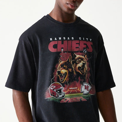 The Male model is wearing Kansas City Chiefs NFL Games Premium Apparel Black Oversized T-Shirt 2