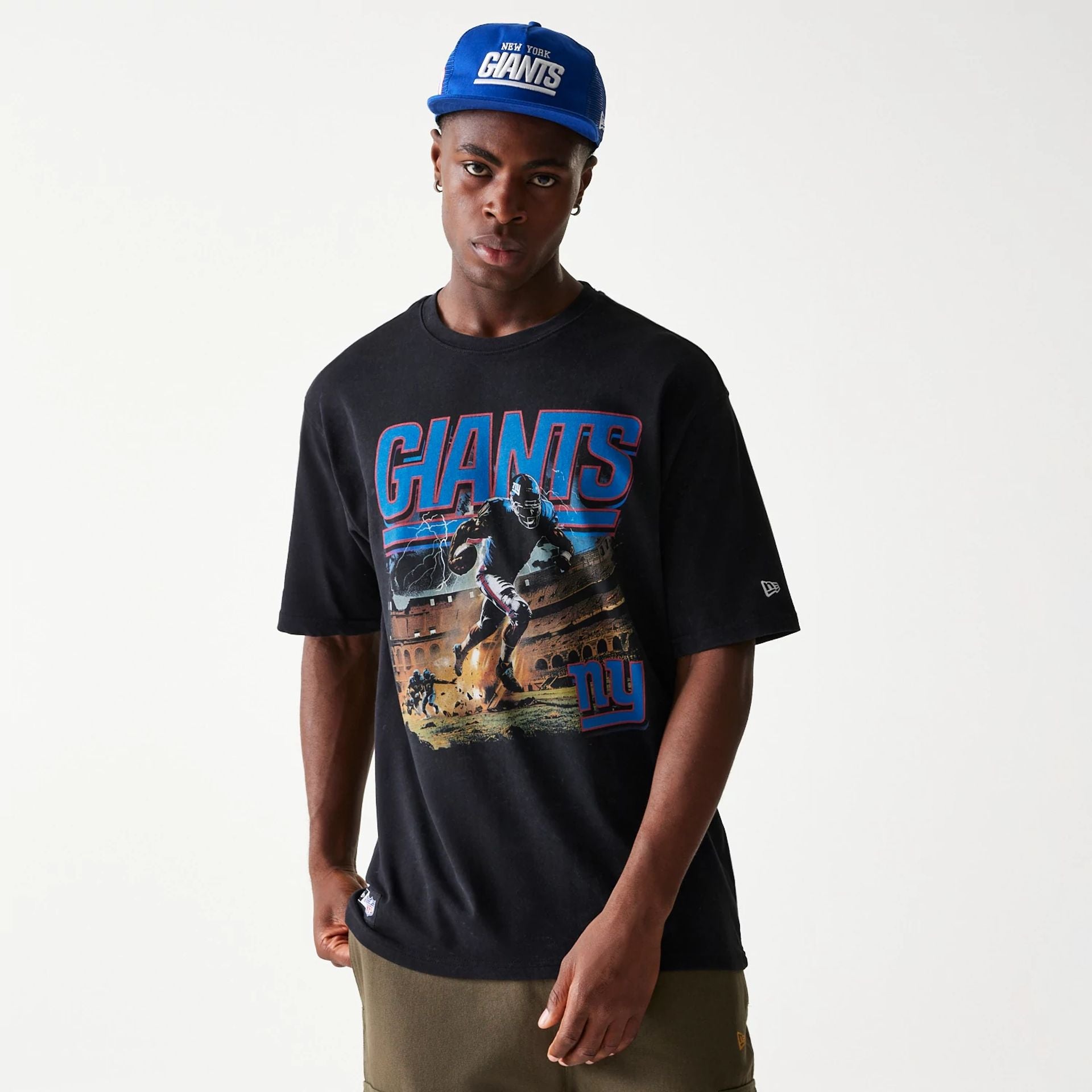 The Male model is wearing New York Giants NFL Games Premium Apparel Black Oversized T-Shirt 1