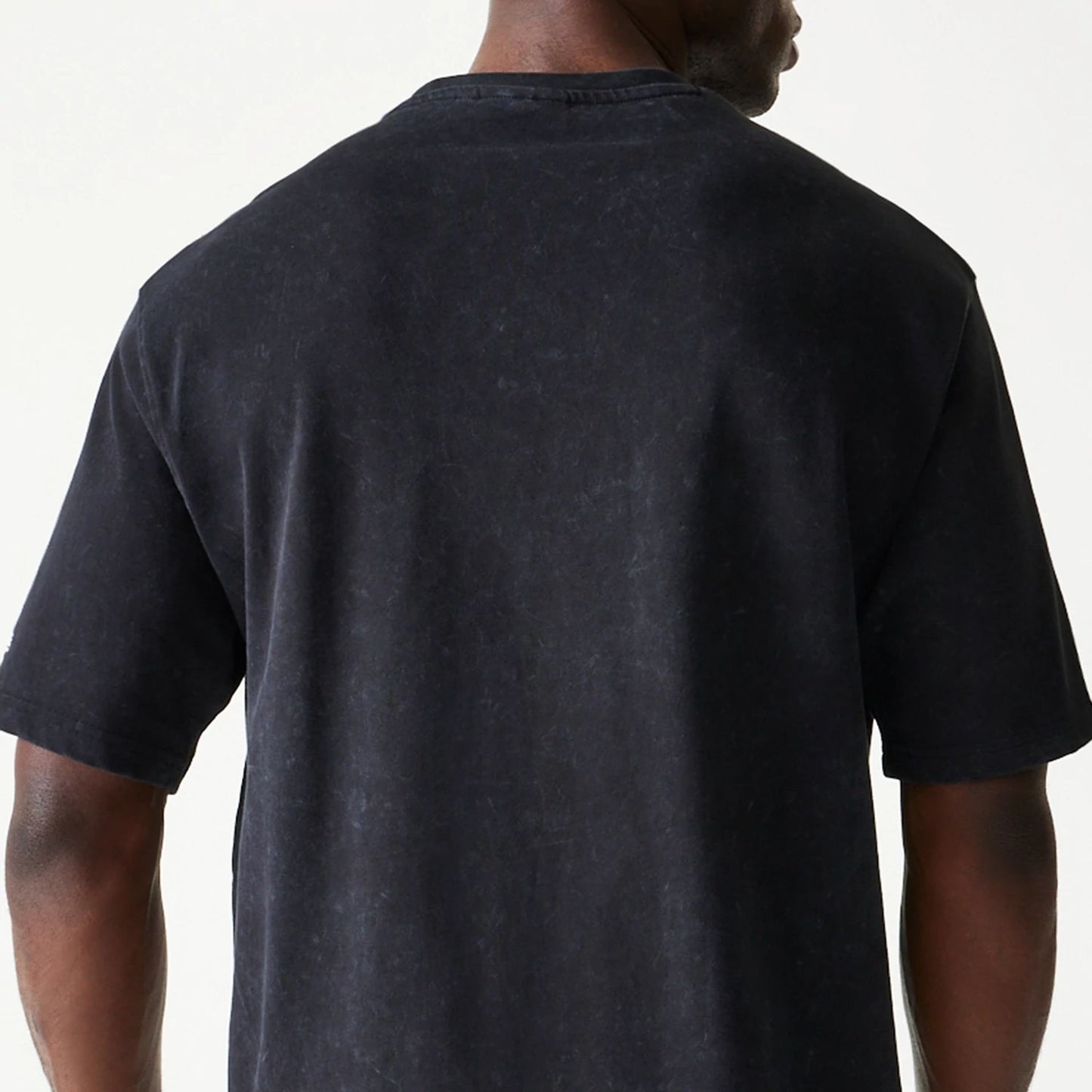 The Male model is wearing Chicago Bears NFL Games Premium Apparel Black Oversized T-Shirt 6