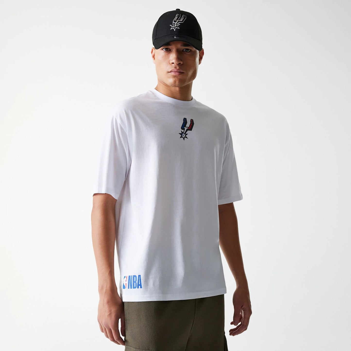 The Male model is wearing San Antonio Spurs NBA Paris Games 2025 White T-Shirt 1