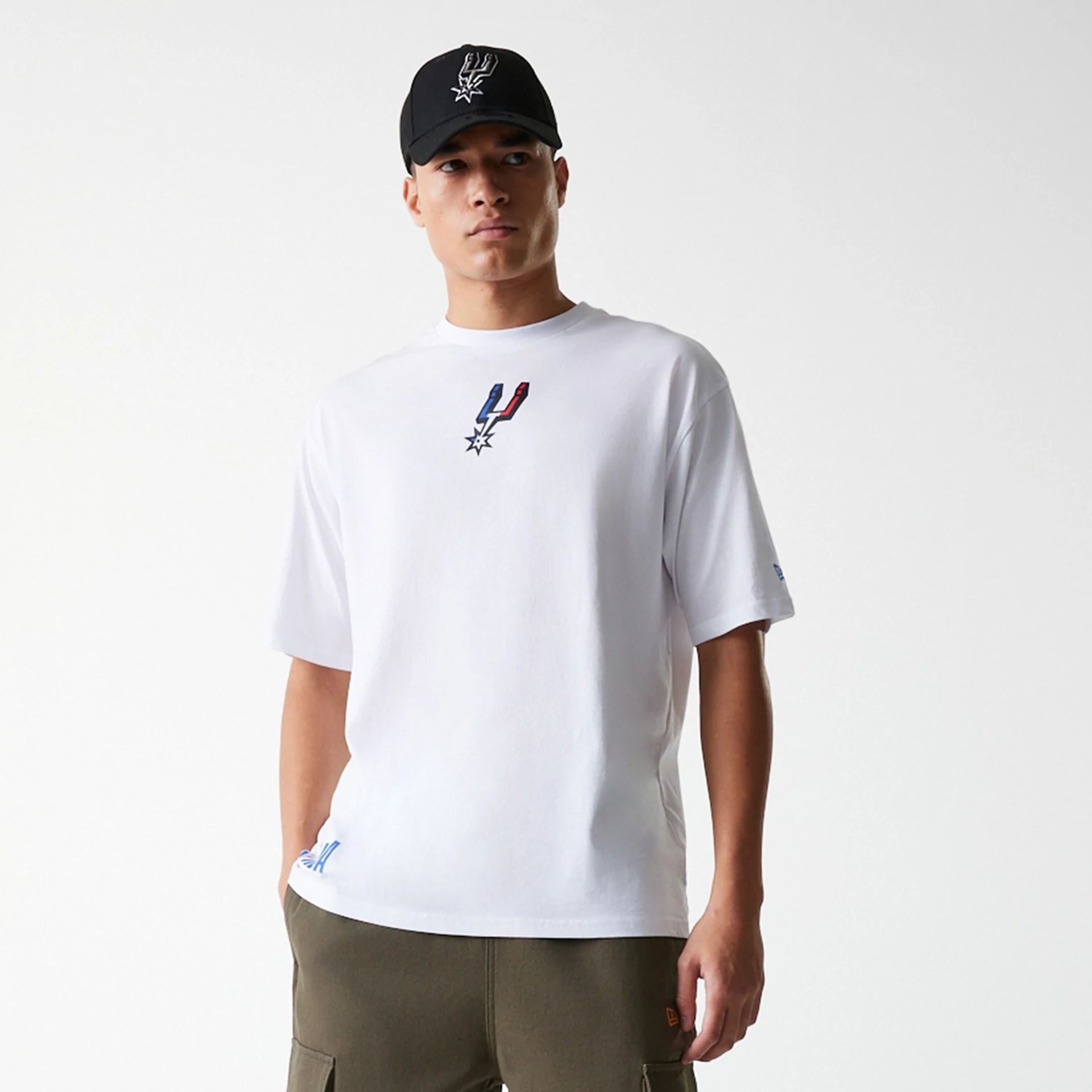 The Male model is wearing San Antonio Spurs NBA Paris Games 2025 White T-Shirt 6