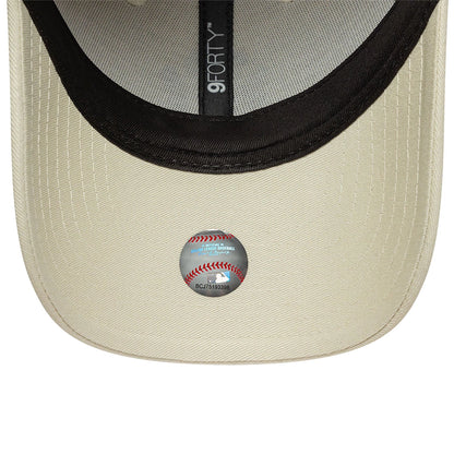 This is a New York Yankees Applique Logo Cream 9FORTY Adjustable Cap 7