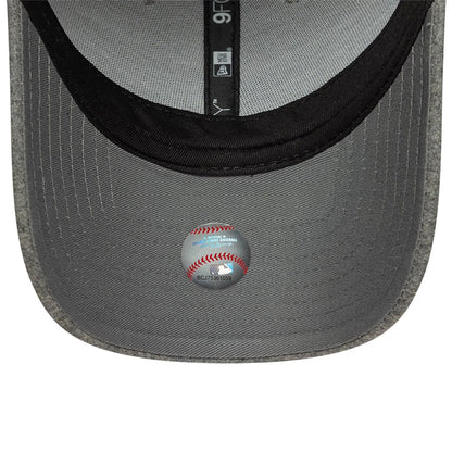 This is a New York Yankees Melton Grey 9FORTY Adjustable Cap 4