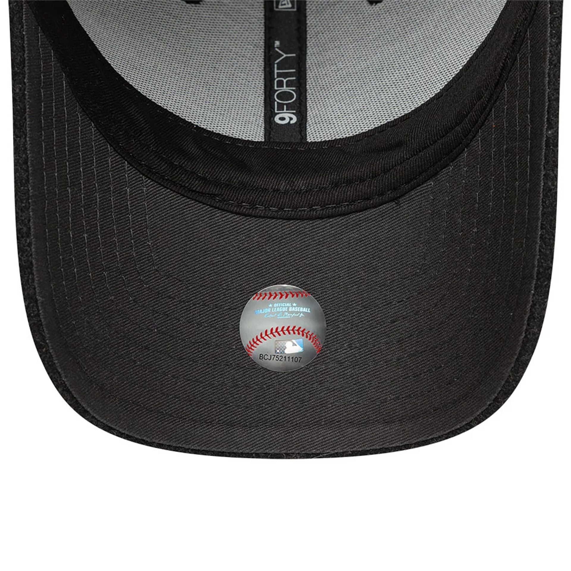 This is a LA Dodgers Melton Dark Grey 9FORTY Adjustable Cap 4