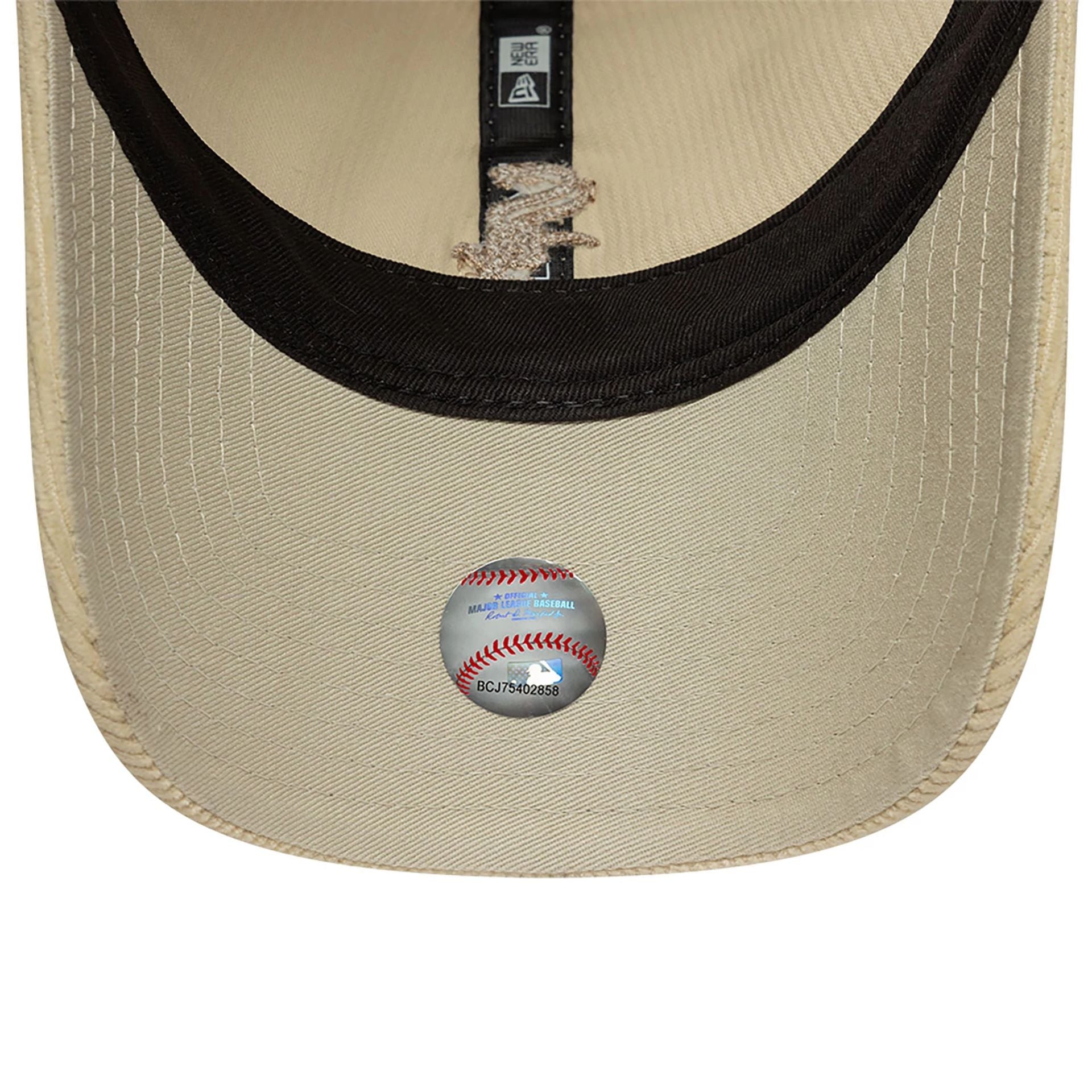 This is a Chicago White Sox Cord Light Beige 9TWENTY Adjustable Cap 4