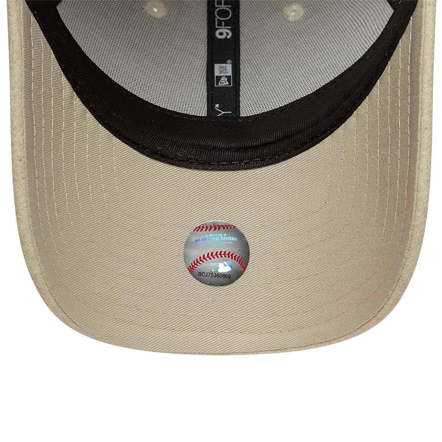 This is a Chicago White Sox Melton Light Beige 9FORTY Adjustable Cap 4