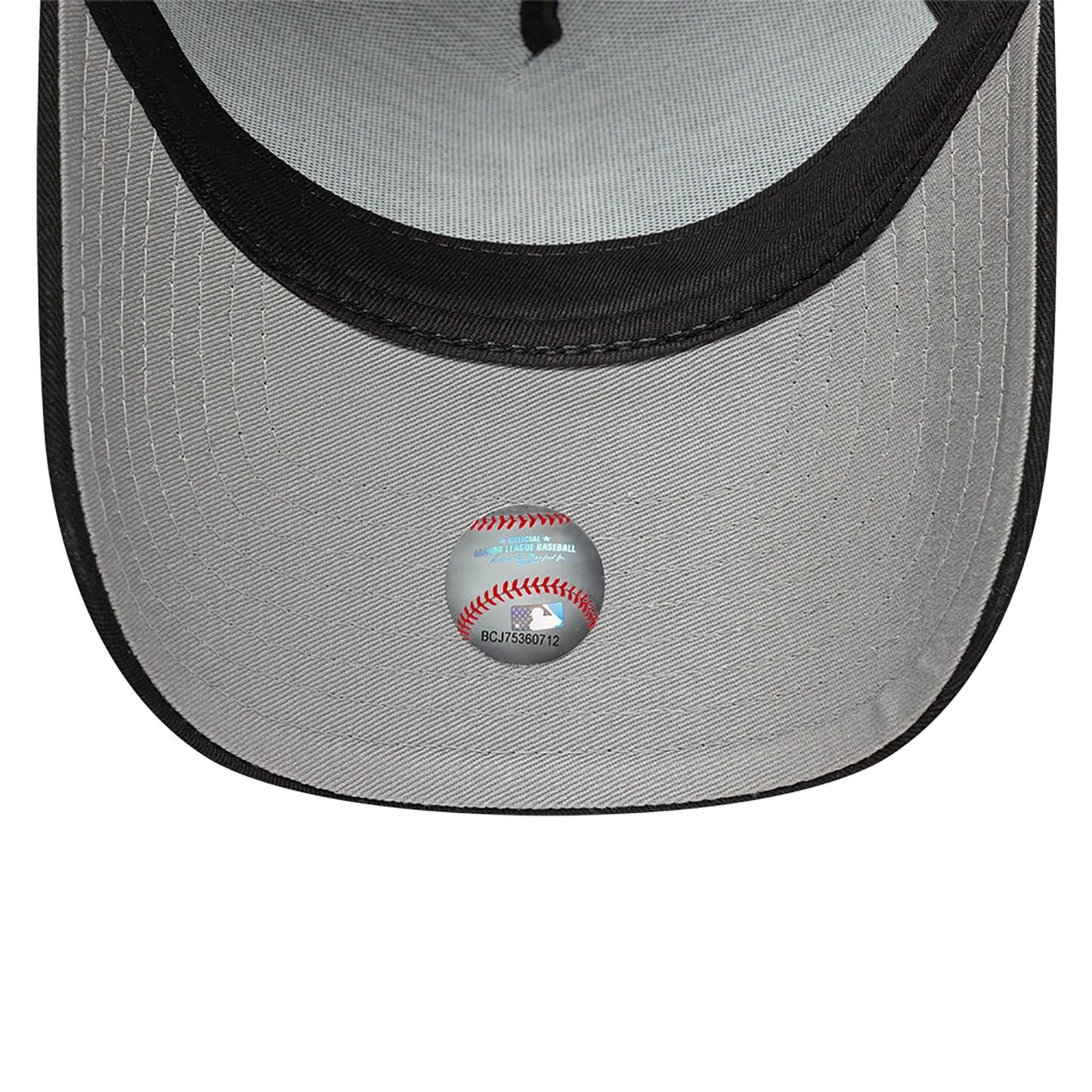 This is a New York Mets Halloween Glow In The Dark Black 9FORTY A-Frame Adjustable Cap 2