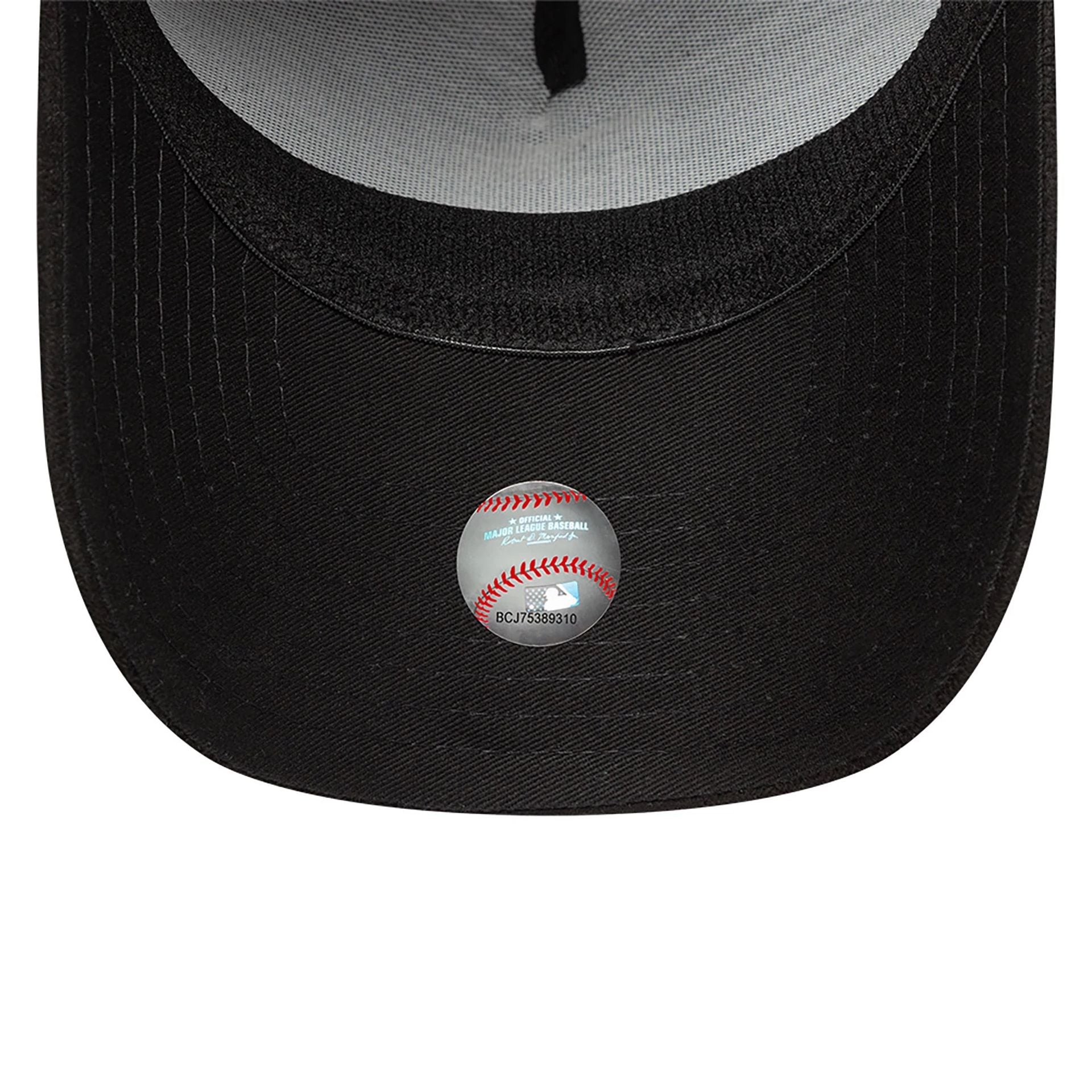 This is a LA Dodgers MLB Suede Black 39THIRTY A-Frame Stretch Fit Cap 4