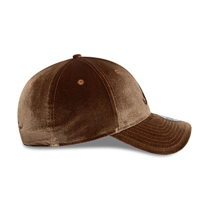 This is a Atlanta Braves Tonal Velvet Pastel Brown 9FORTY Adjustable Cap 6