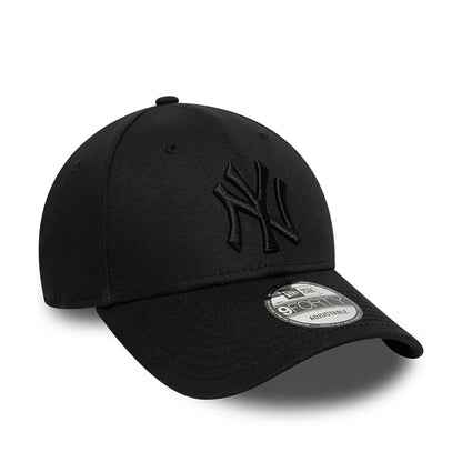 This is a New York Yankees Satin Lined Black 9FORTY Adjustable Cap 3