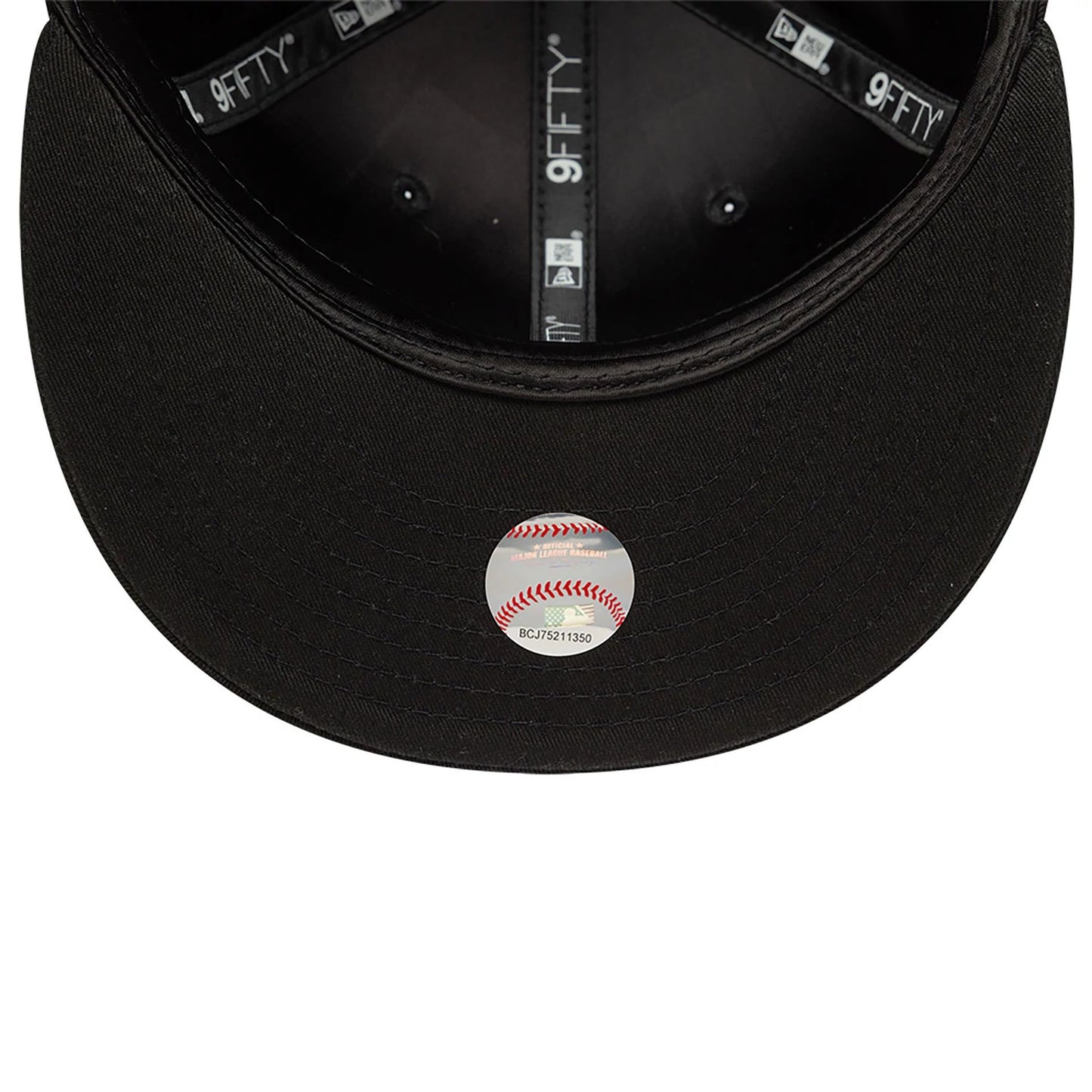 This is a LA Dodgers Satin Lined Black 9FIFTY Snapback Adjustable Cap 7