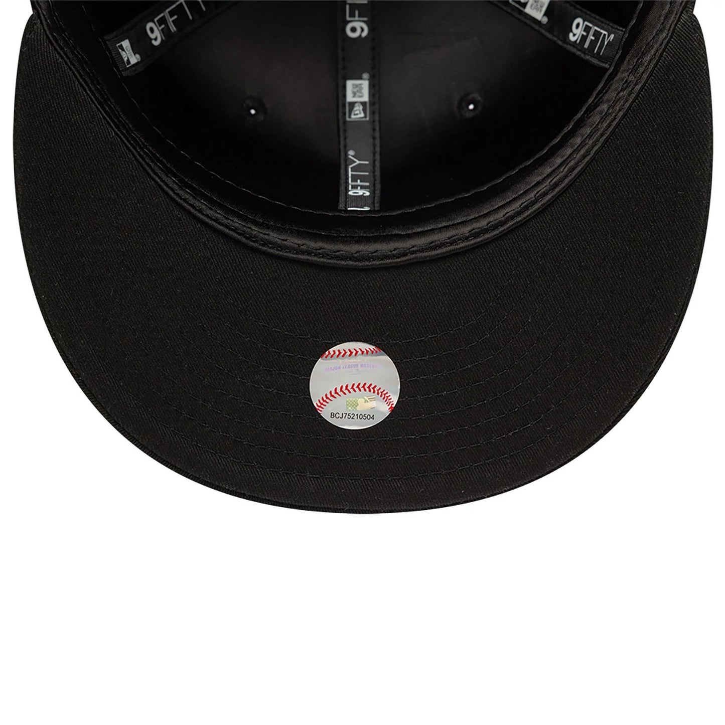 This is a New York Yankees Satin Lined Black 9FIFTY Snapback Adjustable Cap 7