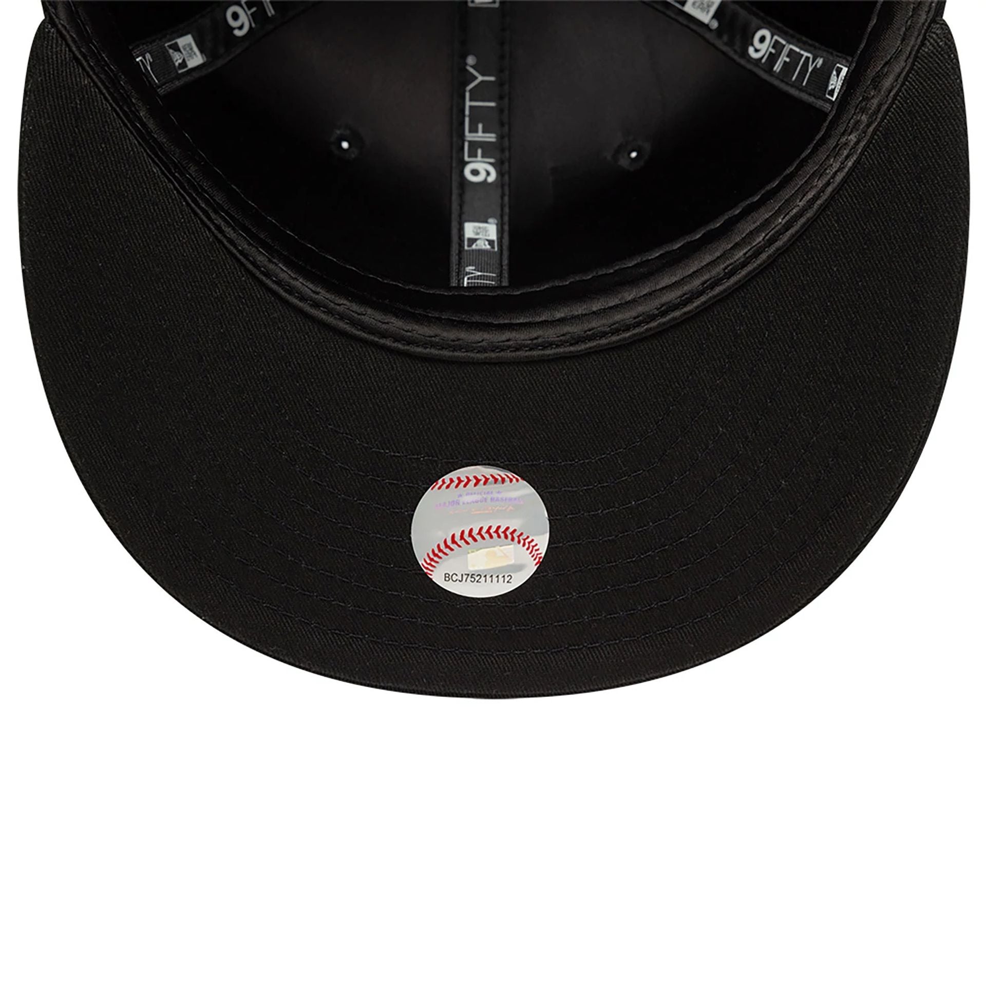 This is a Chicago White Sox Satin Lined Black 9FIFTY Snapback Adjustable Cap 7