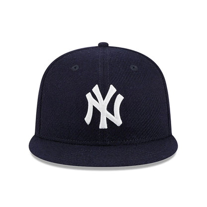 This is a New York Yankees Shetland Moon® Navy 59FIFTY Fitted Cap 3