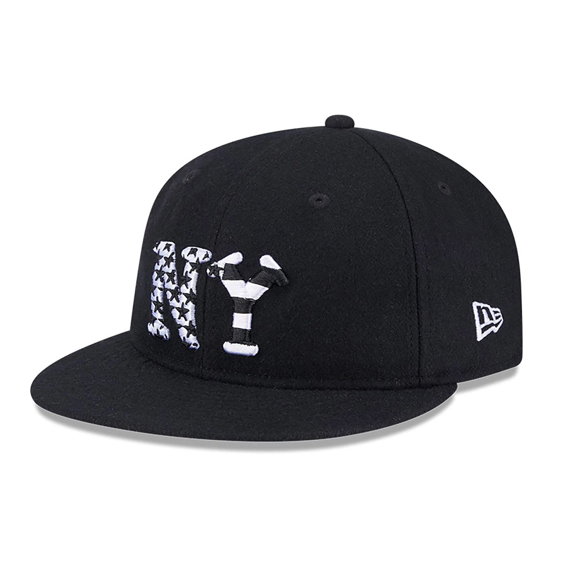 This is a New York Black Yankees Enclosed Flag Black Retro Crown 59FIFTY Fitted Cap 1