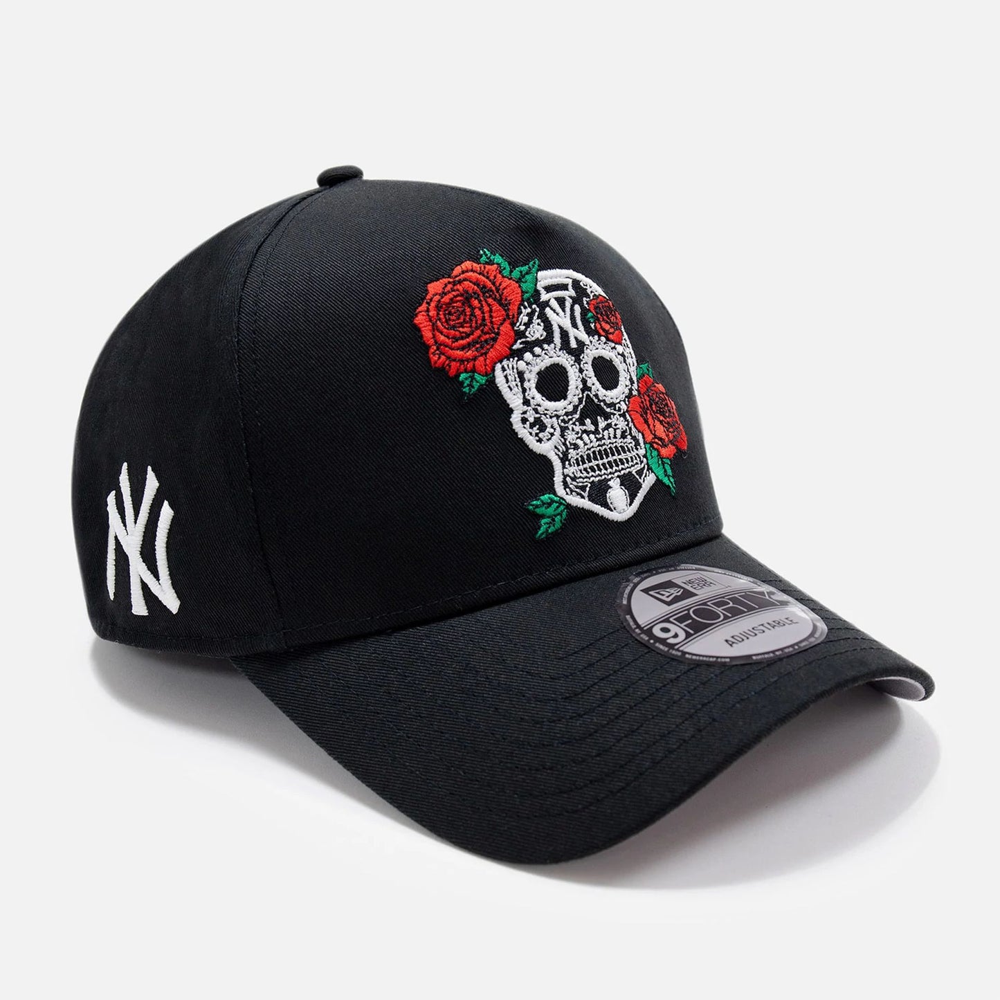 This is a New York Yankees Glow In The Dark Sugar Skull Black 9FORTY E-Frame Adjustable Cap 1