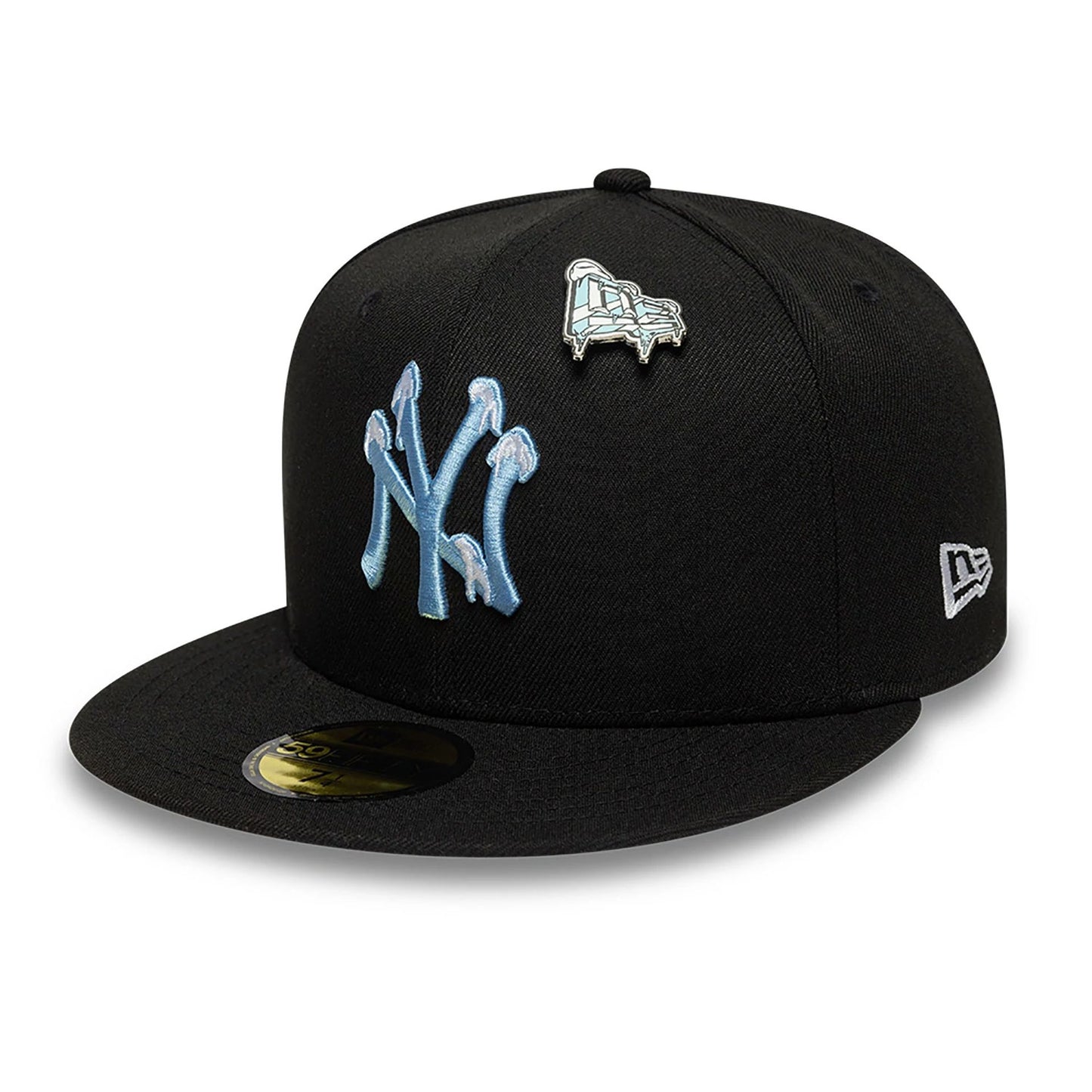 This is a New York Yankees Snowday Black 59FIFTY Fitted Cap 1