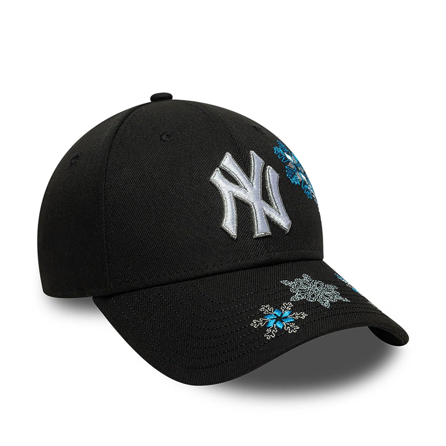 This is a New York Yankees Winter Black 9FORTY Adjustable Cap 4