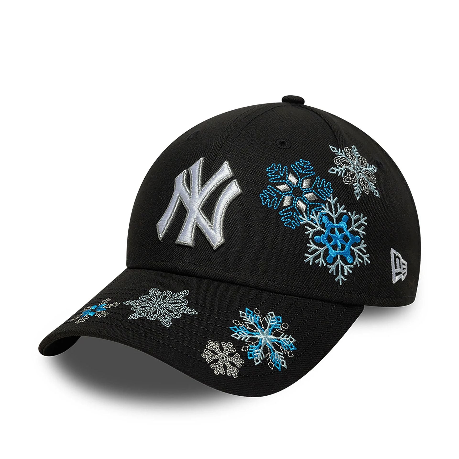 This is a New York Yankees Winter Black 9FORTY Adjustable Cap 1