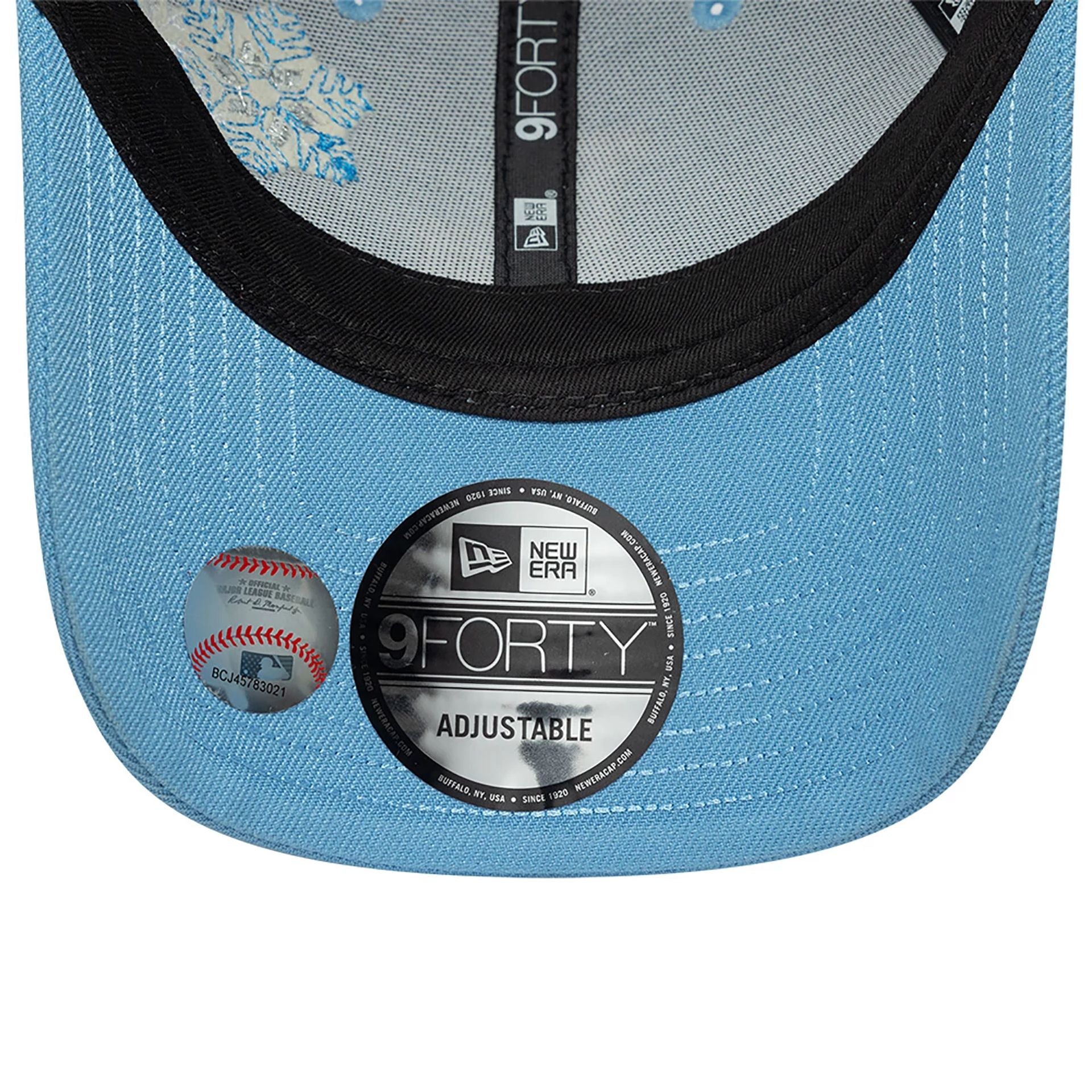 This is a LA Dodgers Winter Pastel Blue 9FORTY Adjustable Cap 2