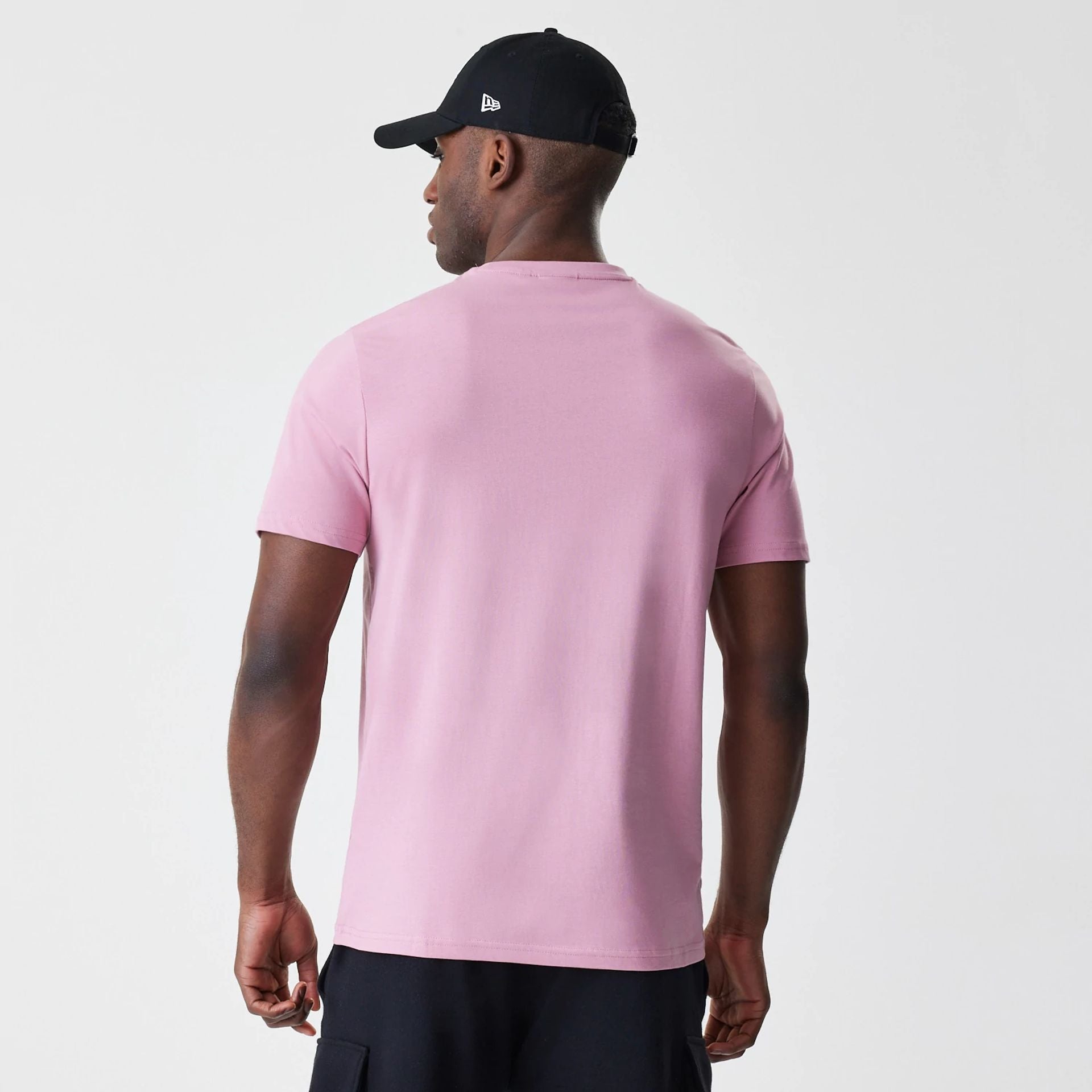 The Male model is wearing Chicago Bulls NBA Bubble Wordmark Pink T-Shirt 2