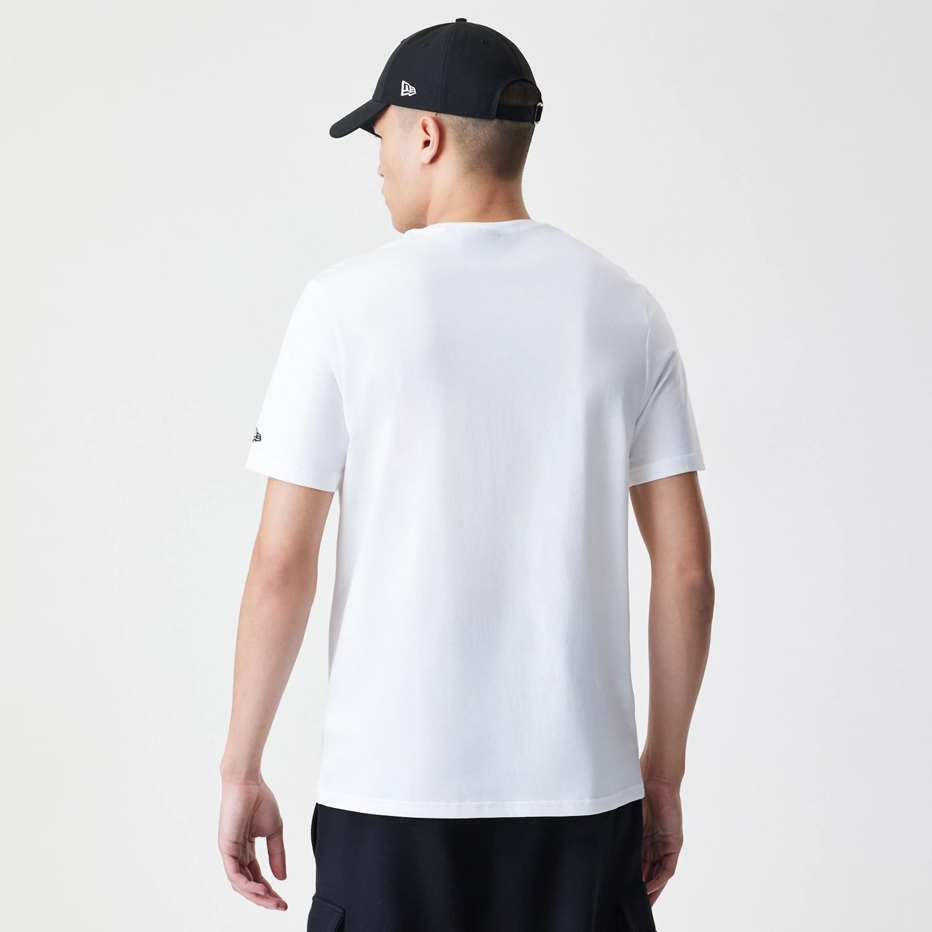 The Male model is wearing New York Yankees MLB Arch Wordmark White T-Shirt 2