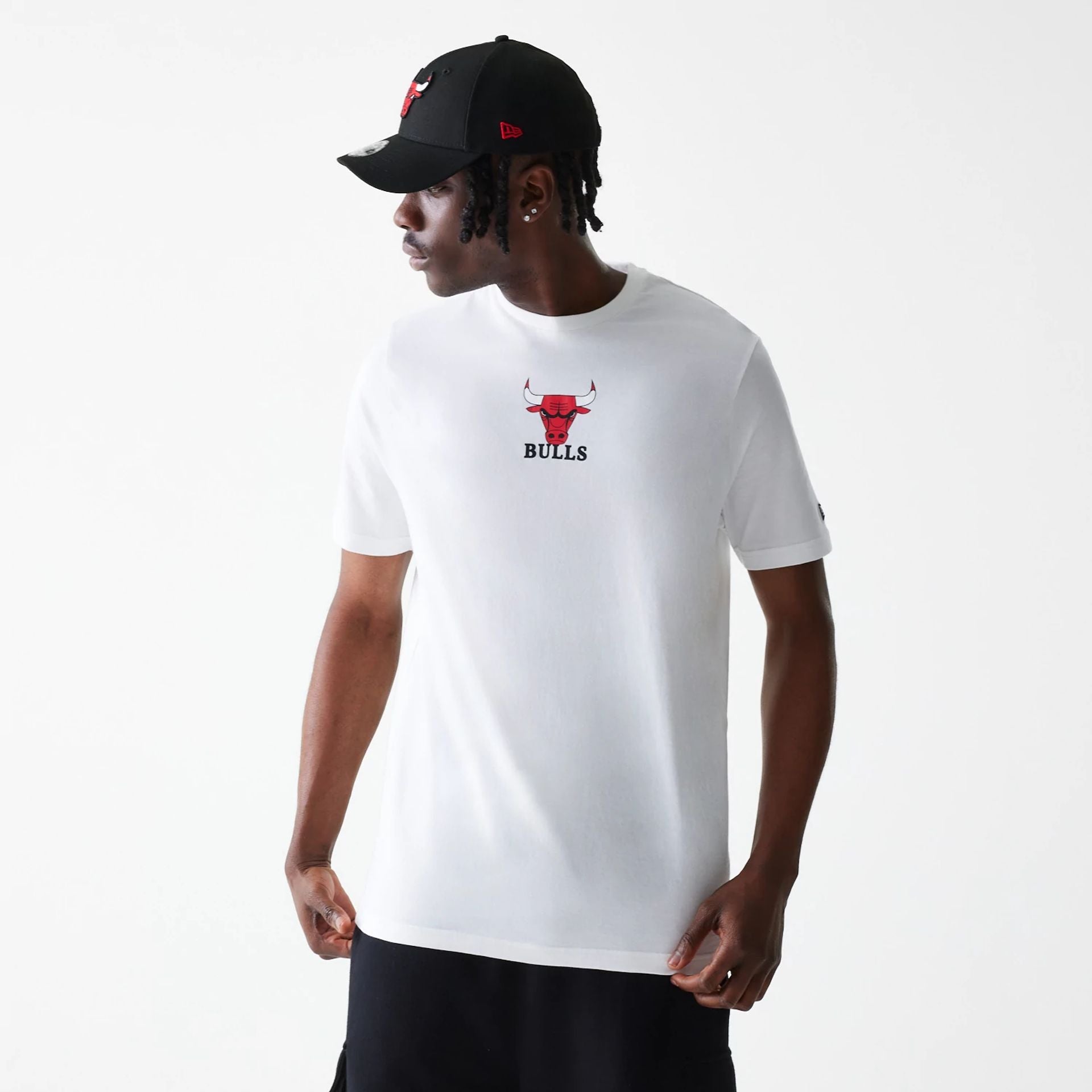 The Male model is wearing Chicago Bulls NBA Logo White T-Shirt 1