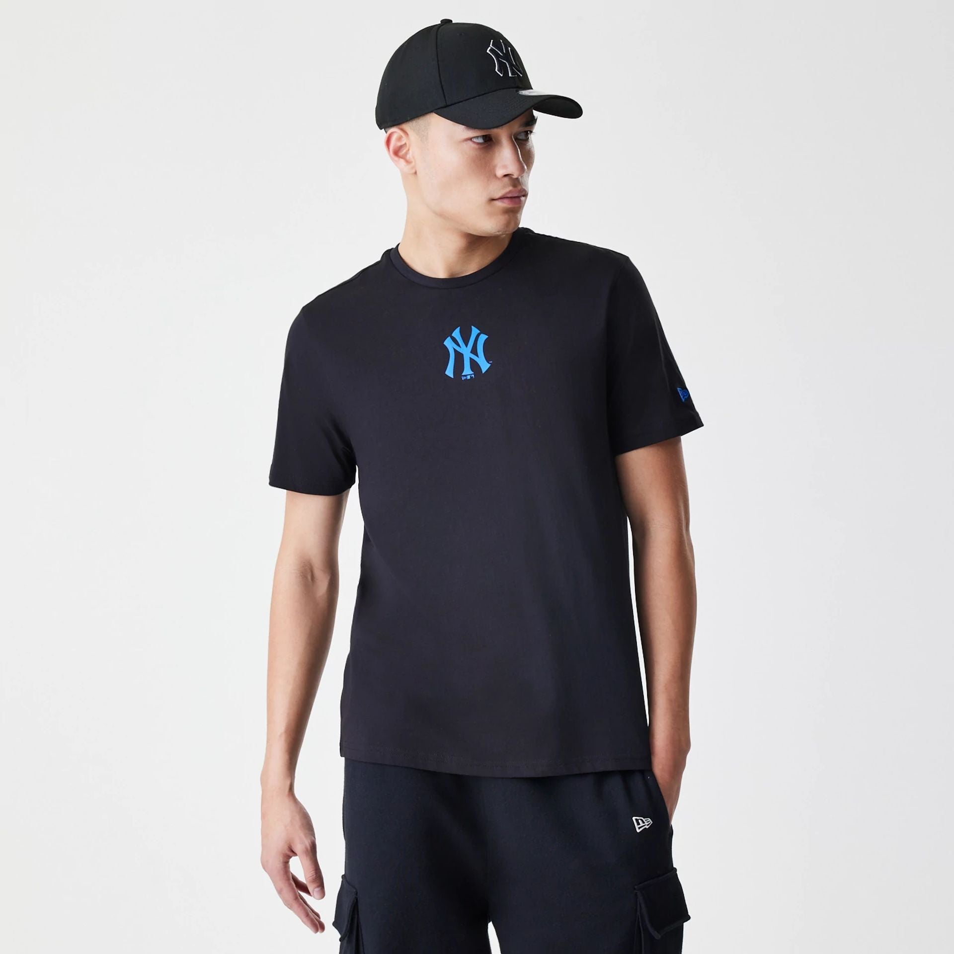 The Male model is wearing New York Yankees MLB Logo Black T-Shirt 1