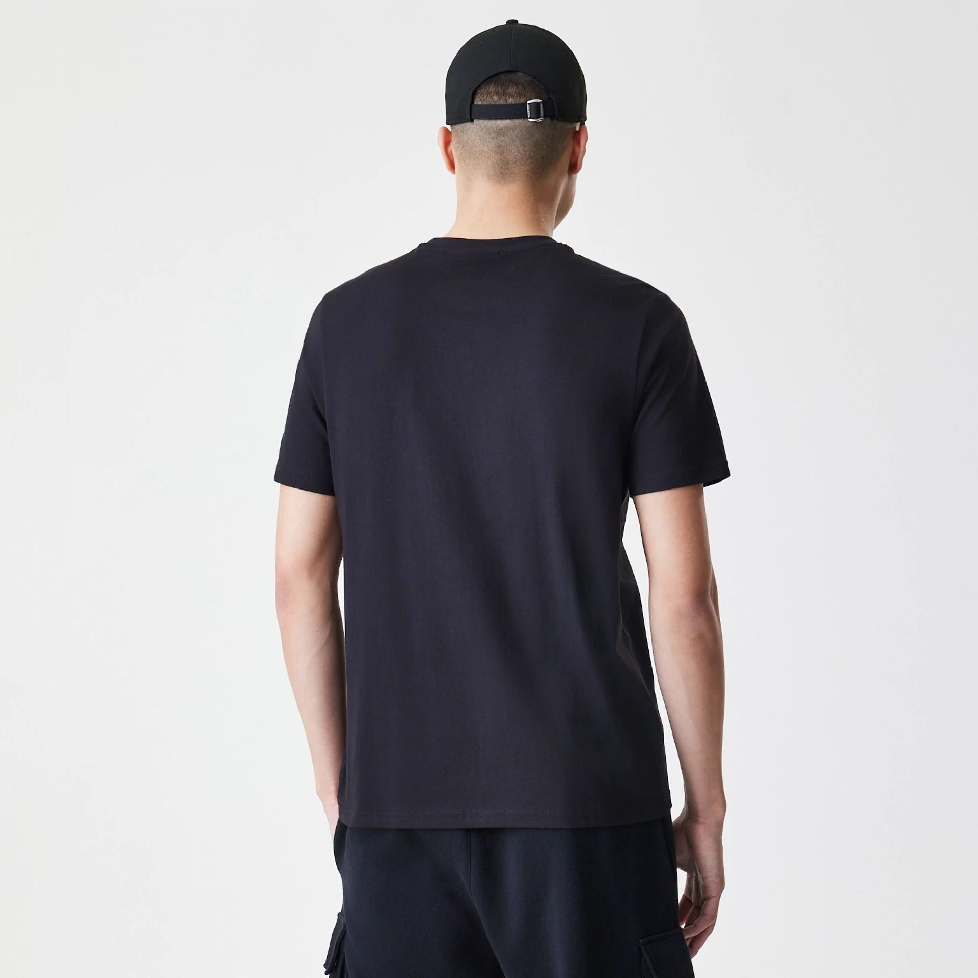 The Male model is wearing New York Yankees MLB Logo Black T-Shirt 2