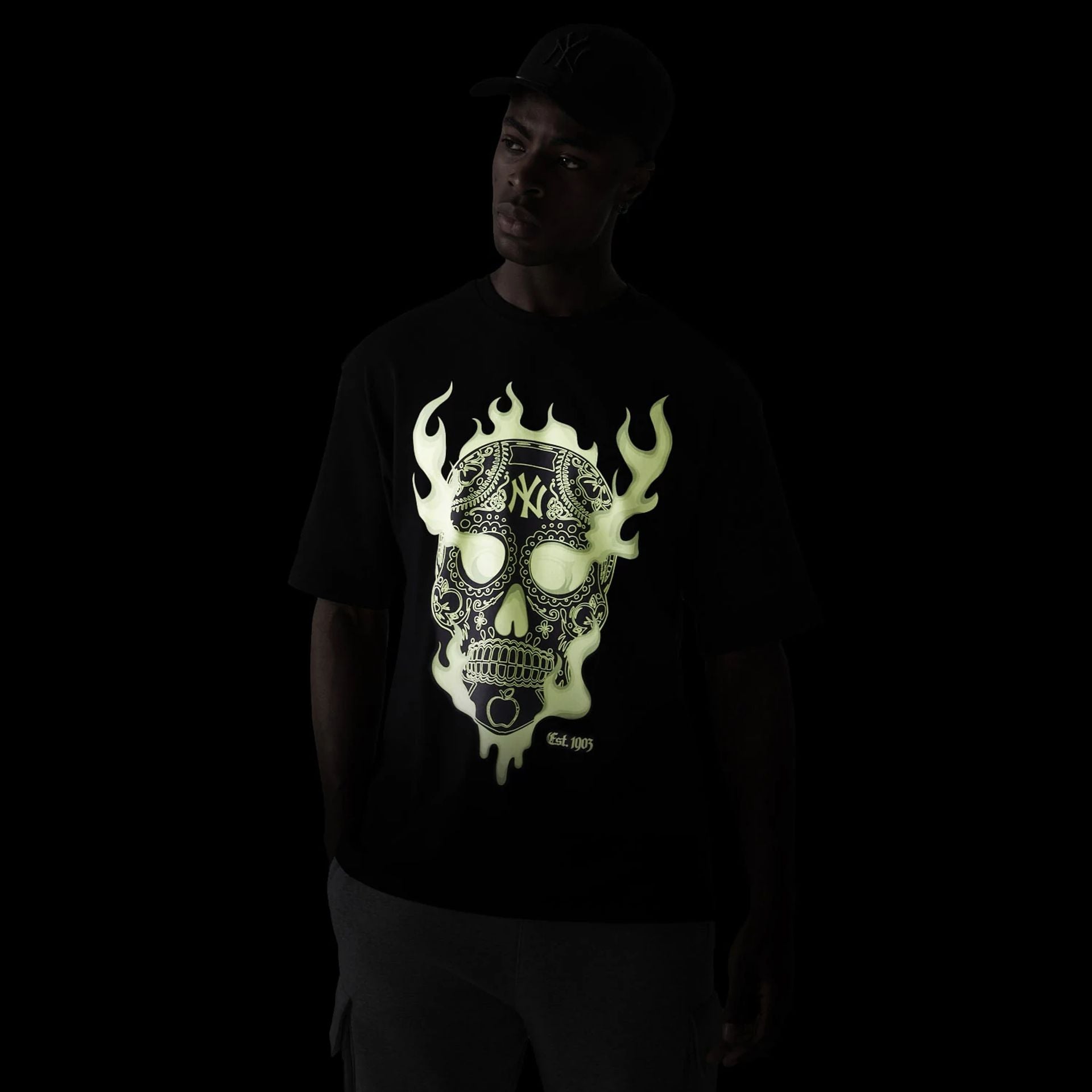 The Male model is wearing New York Yankees MLB Glow Black Oversized T-Shirt 2