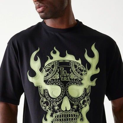 The Male model is wearing LA Dodgers MLB Glow Black Oversized T-Shirt 3