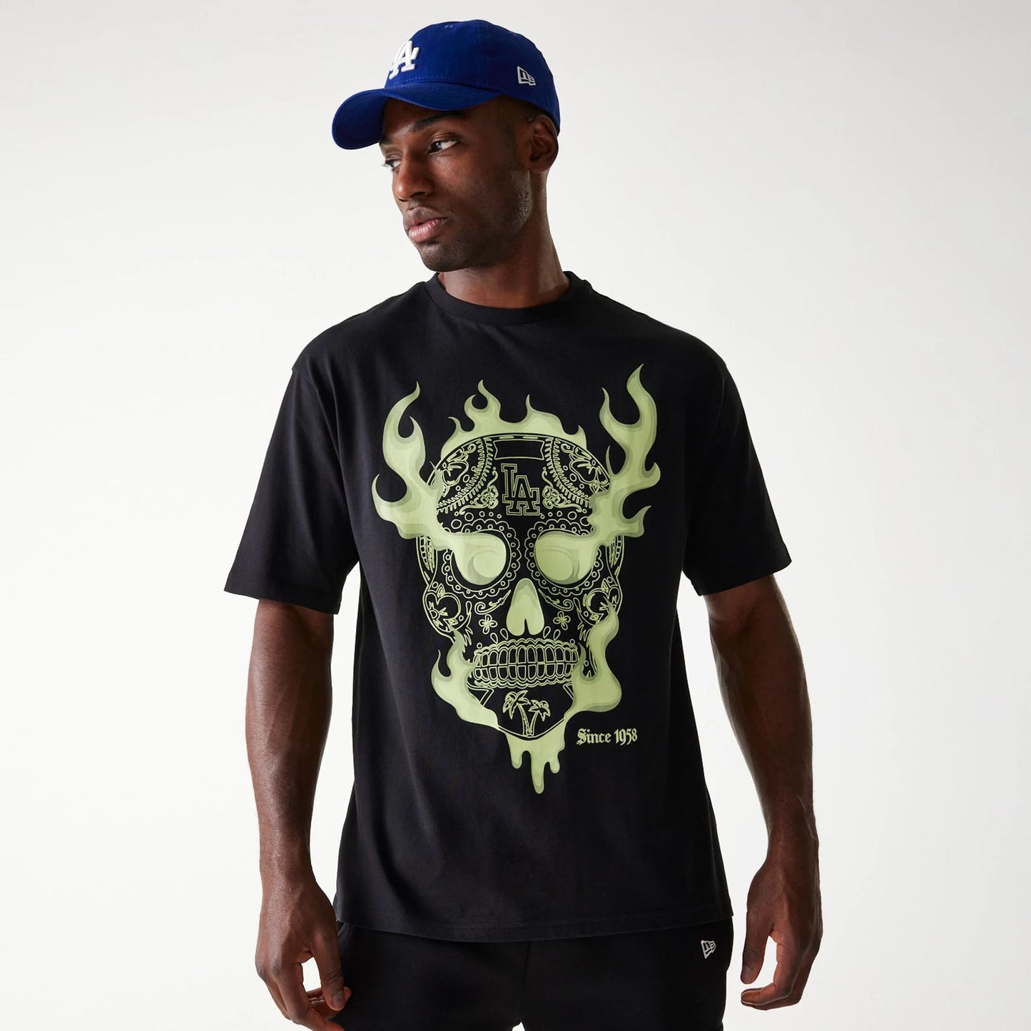 The Male model is wearing LA Dodgers MLB Glow Black Oversized T-Shirt 1