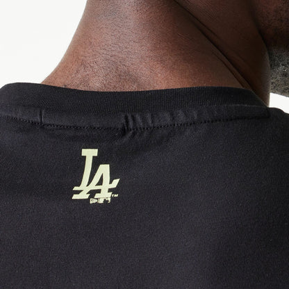 The Male model is wearing LA Dodgers MLB Glow Black Oversized T-Shirt 7