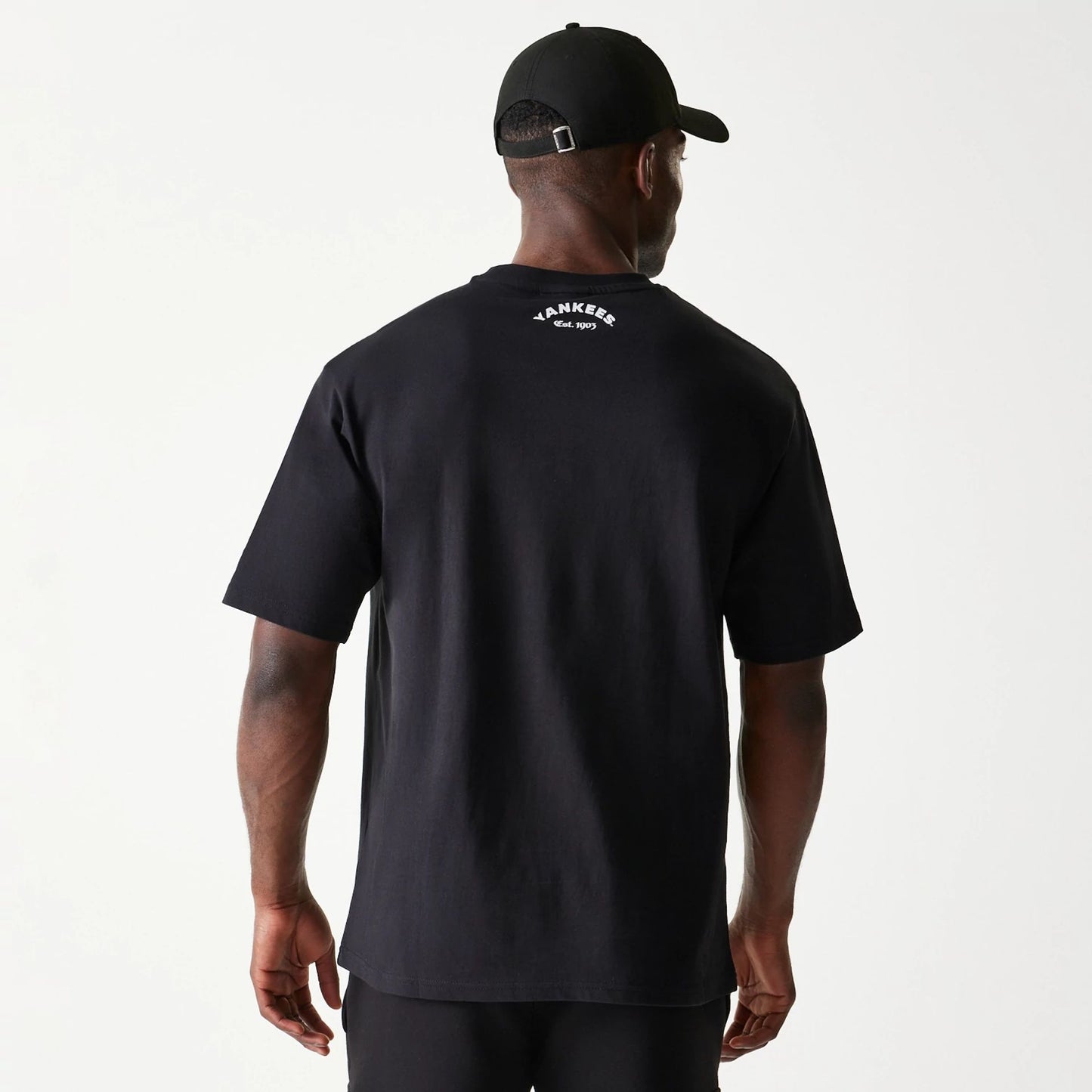 The Male model is wearing New York Yankees Spiderweb Black Oversized T-Shirt 2