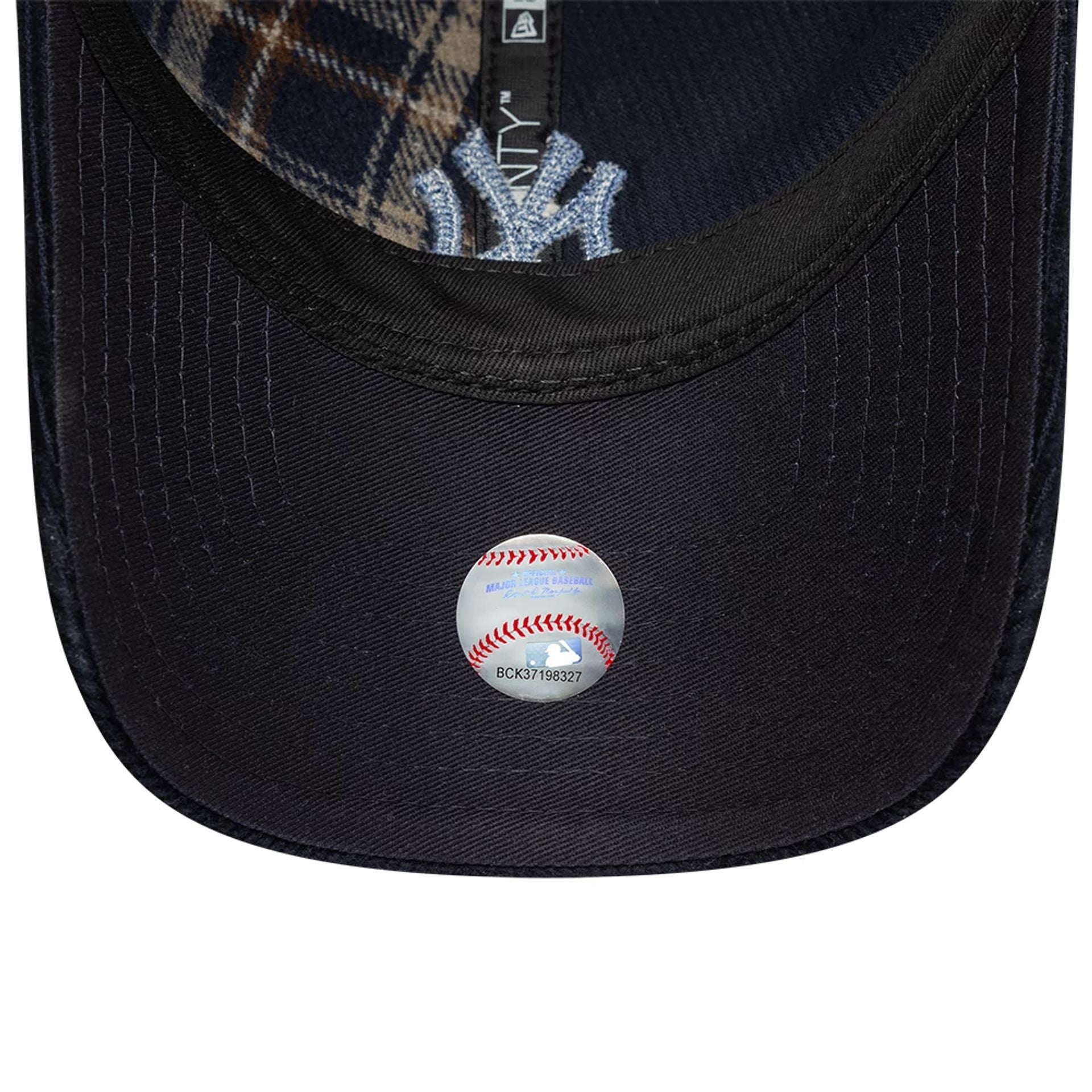 This is a New York Yankees MLB Contrast Navy 9TWENTY Adjustable Cap 2