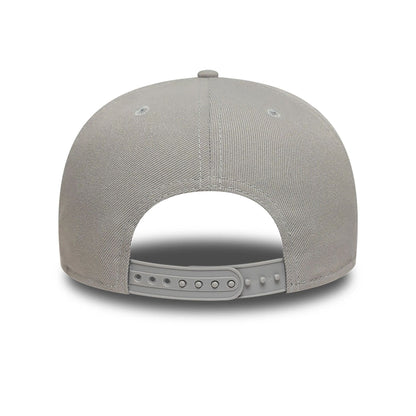 This is a Chicago Bulls Grey 9FIFTY Snapback Cap 5